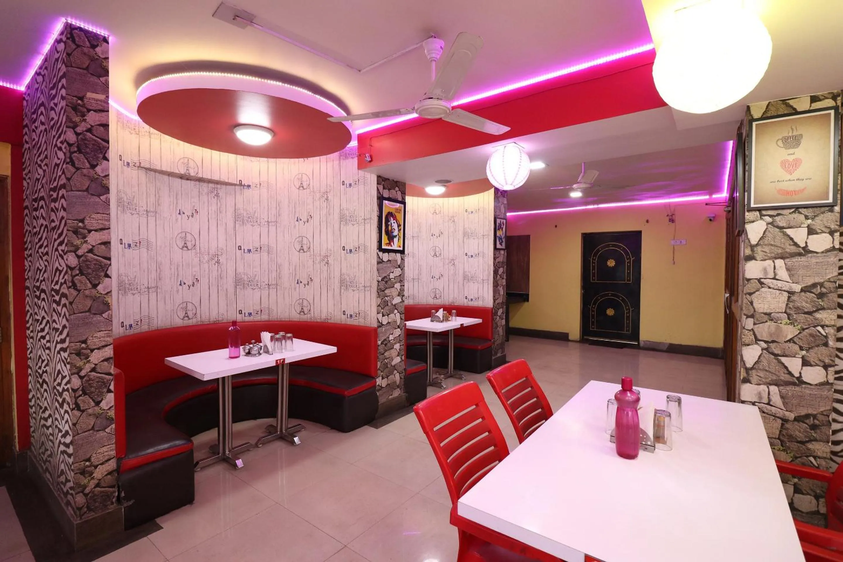 Restaurant/places to eat in Hotel O Sher E Bengal