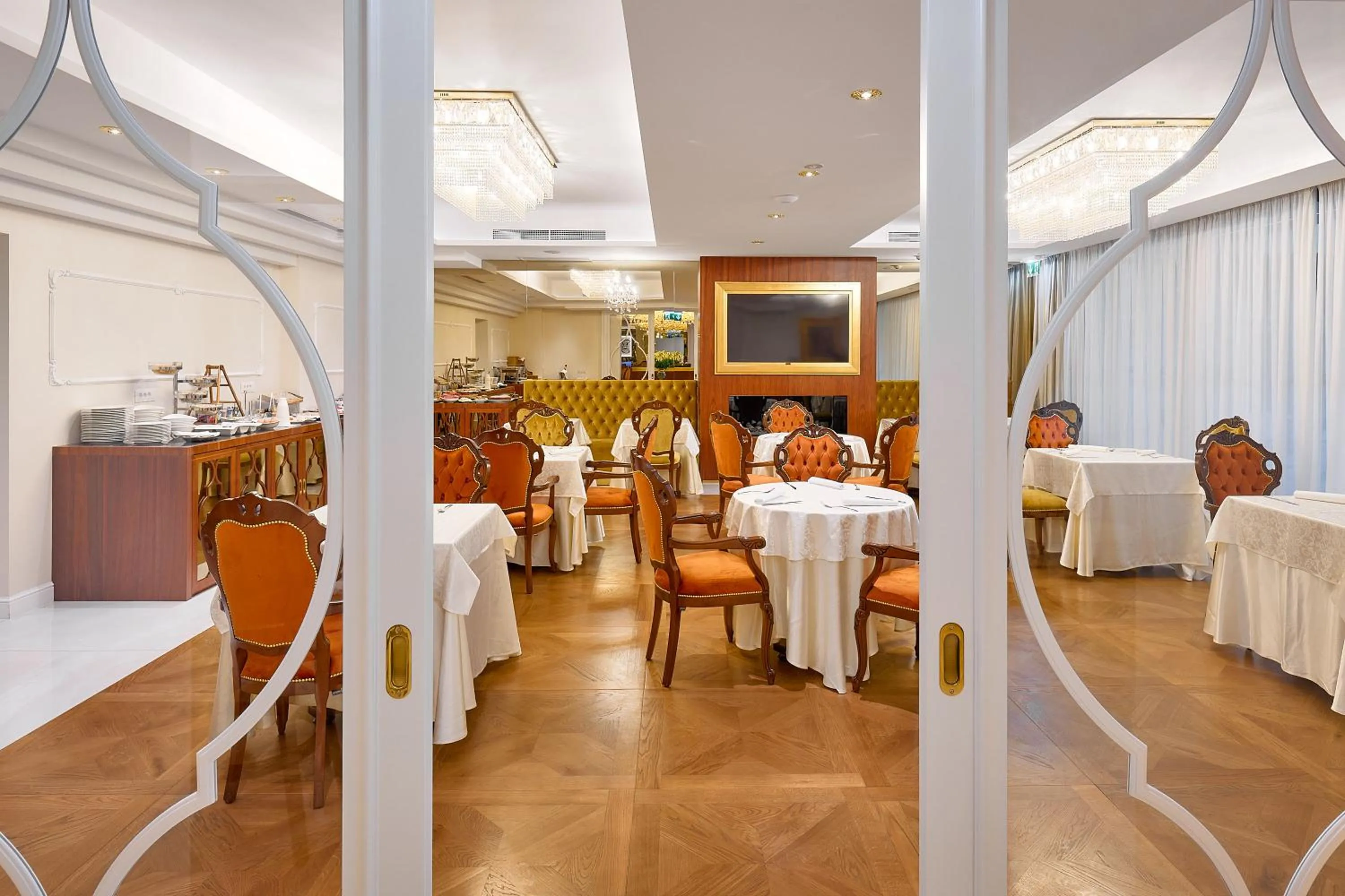 Restaurant/places to eat in Hotel Villa Harmony