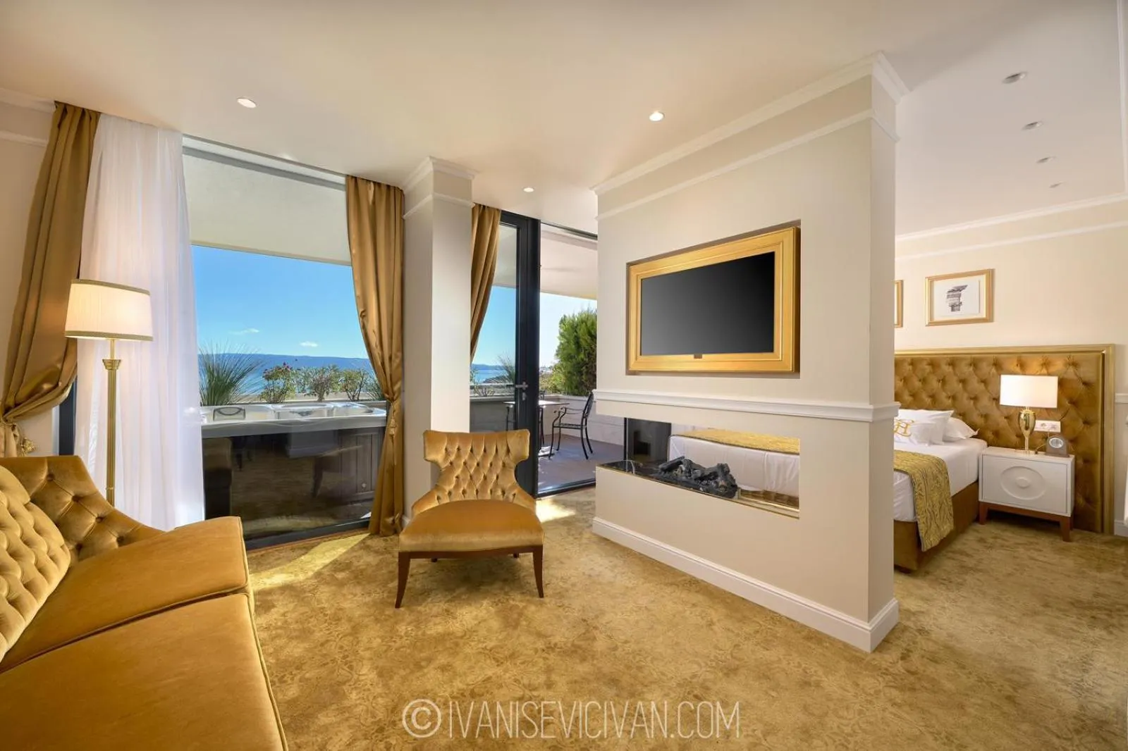 Hot Tub in Hotel Villa Harmony