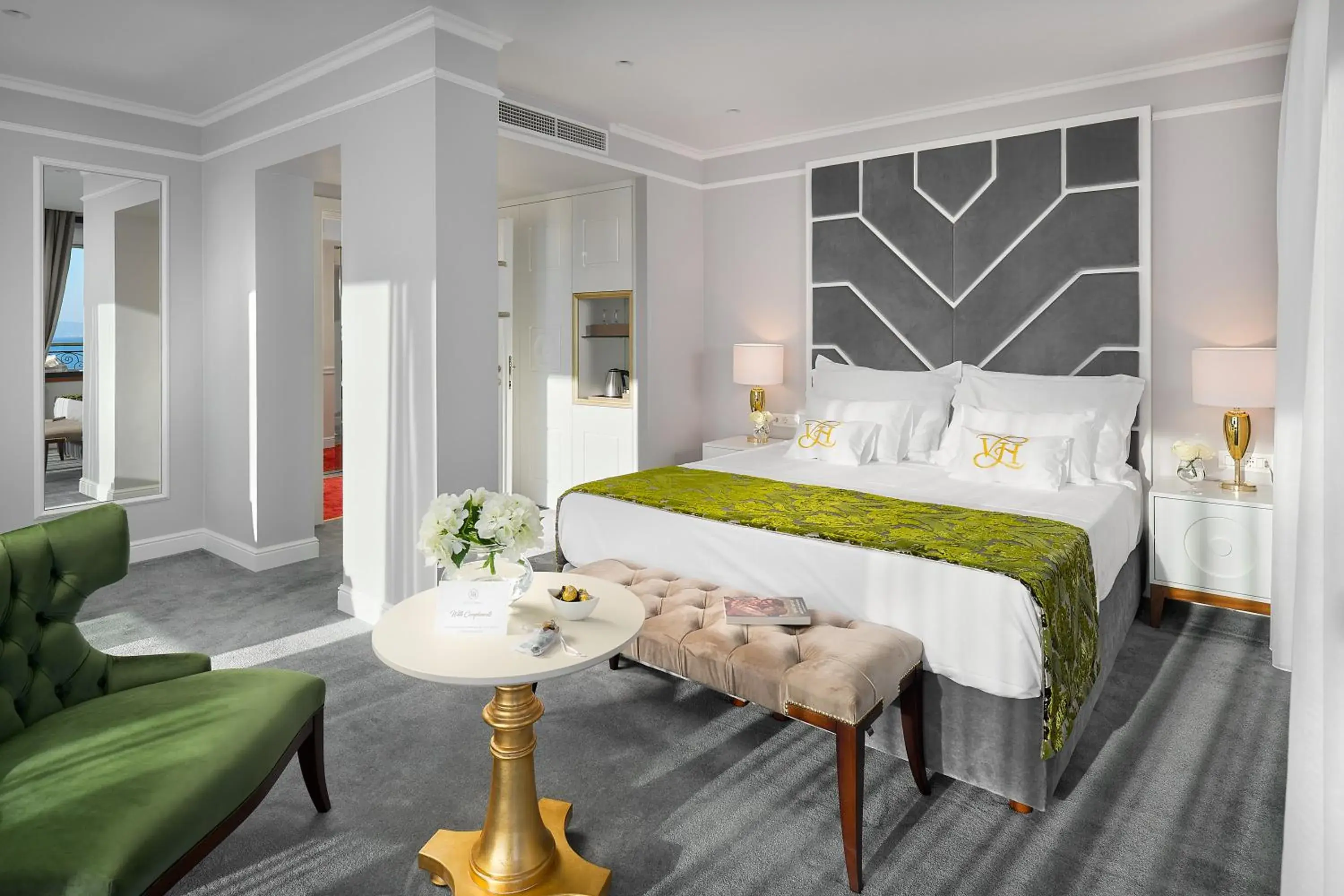 Patio, Bed in Hotel Villa Harmony Patio, Bed in Hotel Villa Harmony