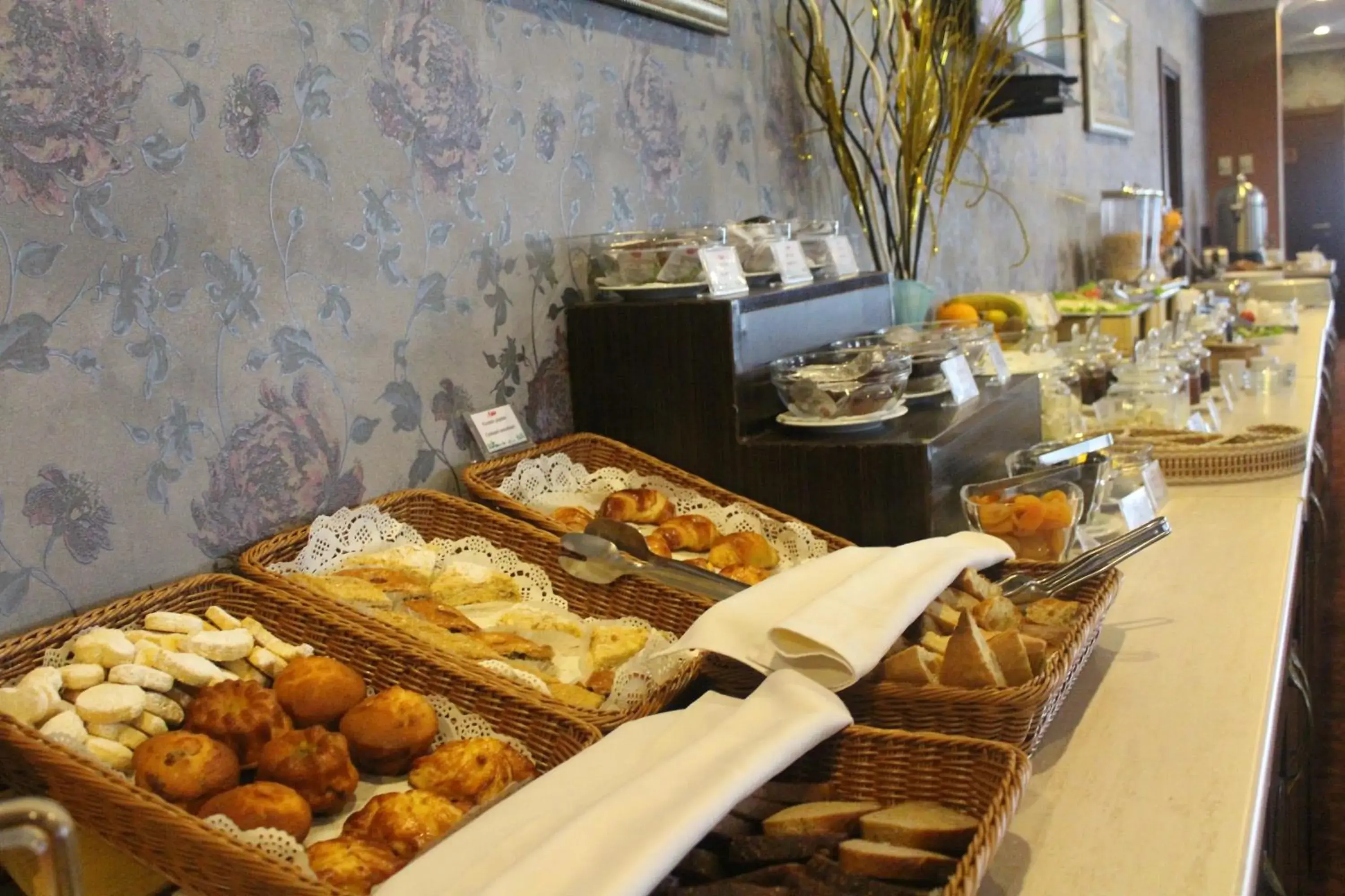 Restaurant/places to eat in New Baku Hotel Restaurant/places to eat in New Baku Hotel