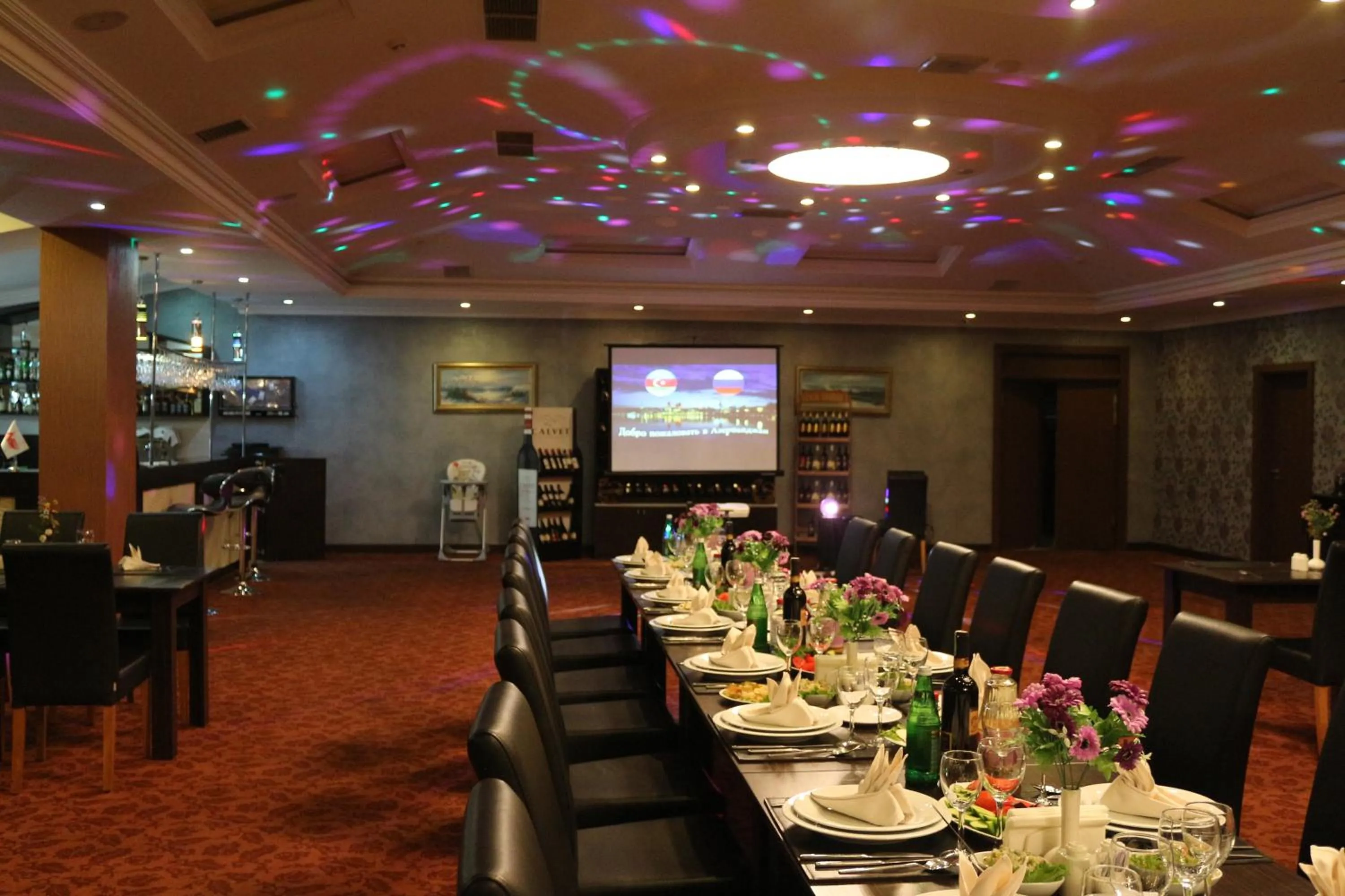 Restaurant/places to eat in New Baku Hotel