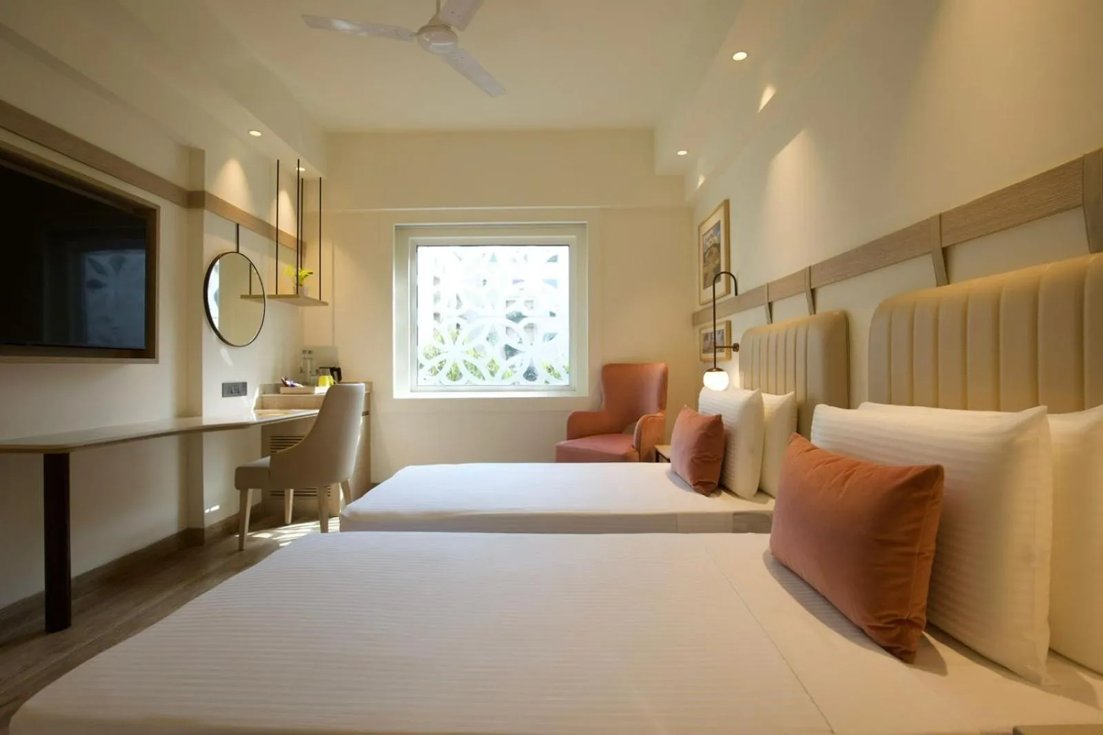Bedroom, Bed in Lemon Tree Hotel, Delhi Airport