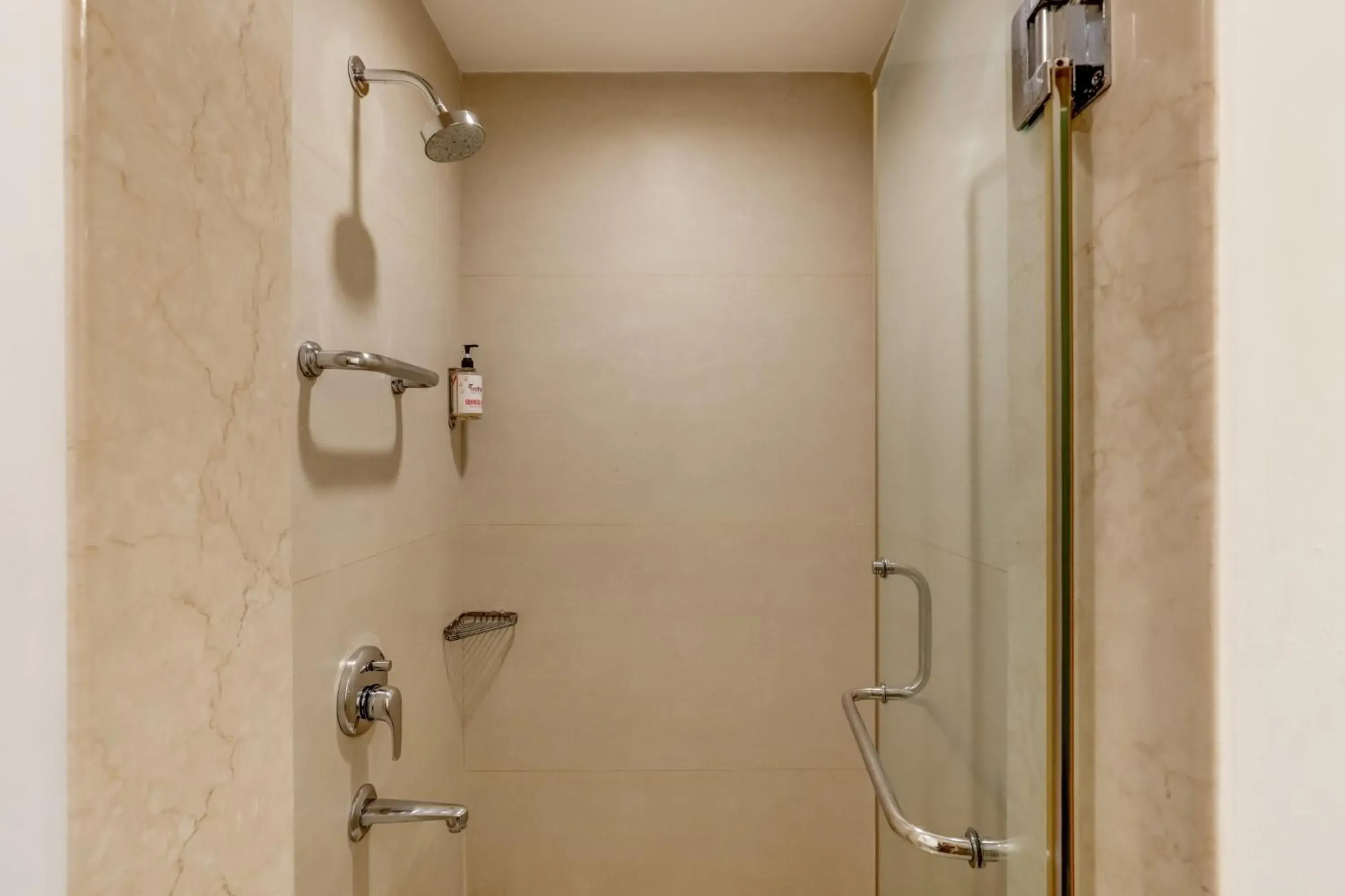 Standard Double or Twin Room - single occupancy in Red Fox by Lemon Tree Hotels, Delhi Airport Standard Double or Twin Room - single occupancy in Red Fox by Lemon Tree Hotels, Delhi Airport