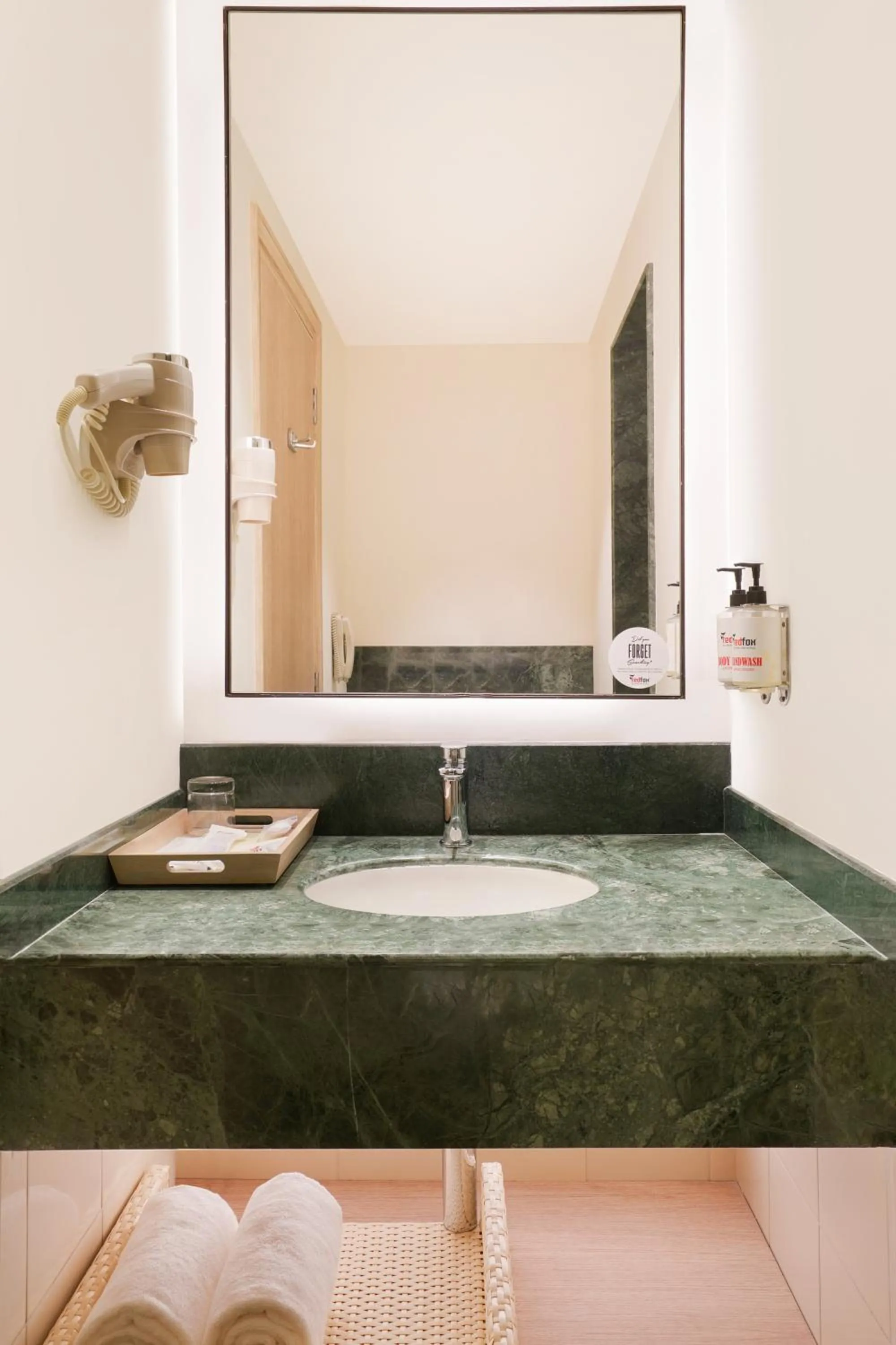 Lemon Tree Hotel, Delhi Airport