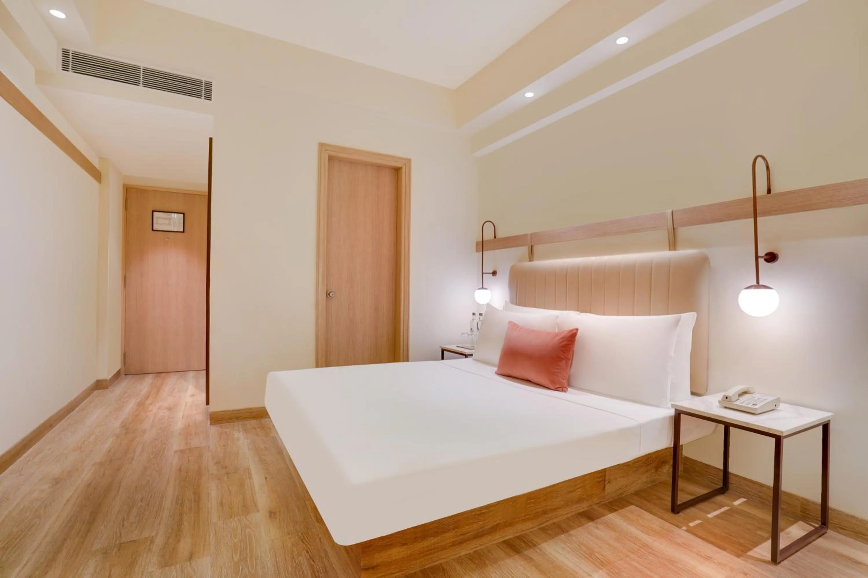 Bedroom, Bed in Lemon Tree Hotel, Delhi Airport