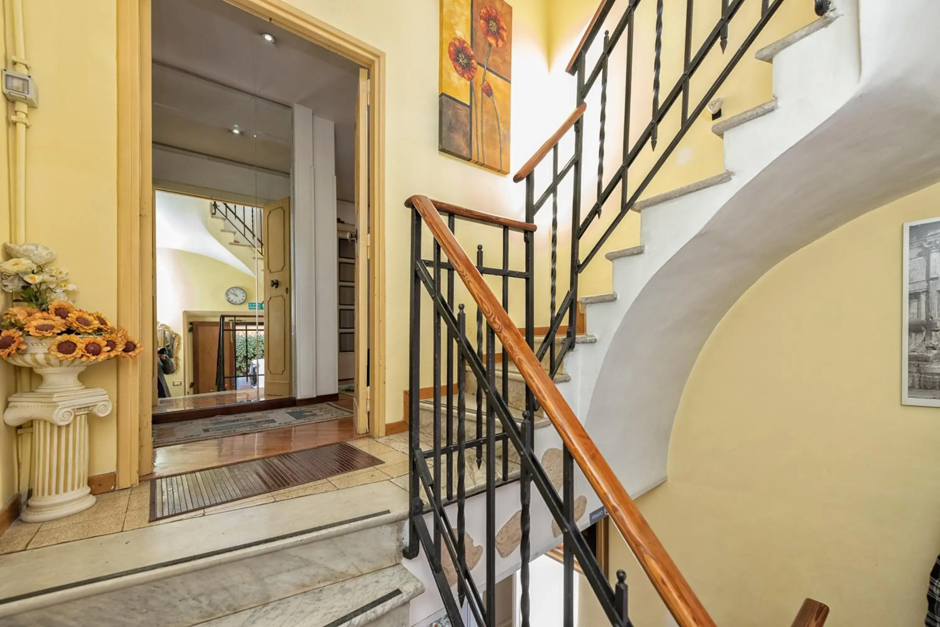 Facade/entrance in A Vinicius et Mita Facade/entrance in A Vinicius et Mita