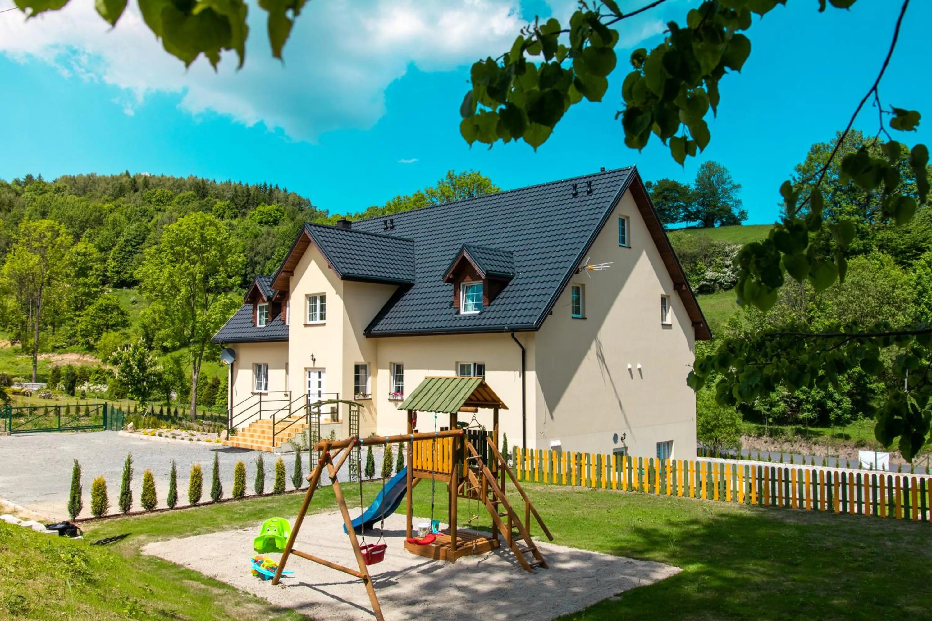 Property building in Róża Sudetów