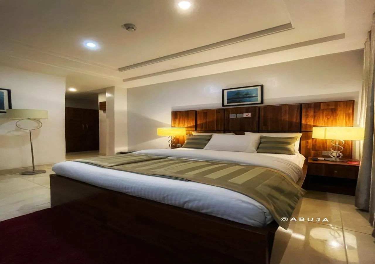 Bed in Qualibest Grand Hotels