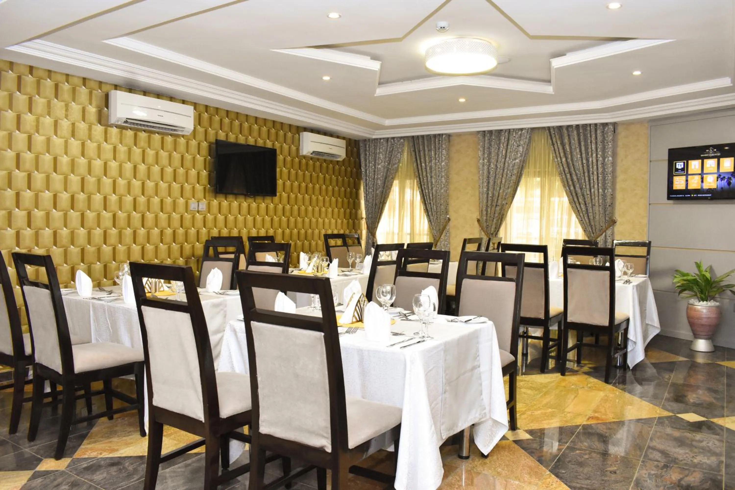 Restaurant/places to eat in Qualibest Grand Hotels