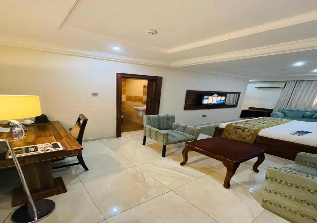 Bed in Qualibest Grand Hotels