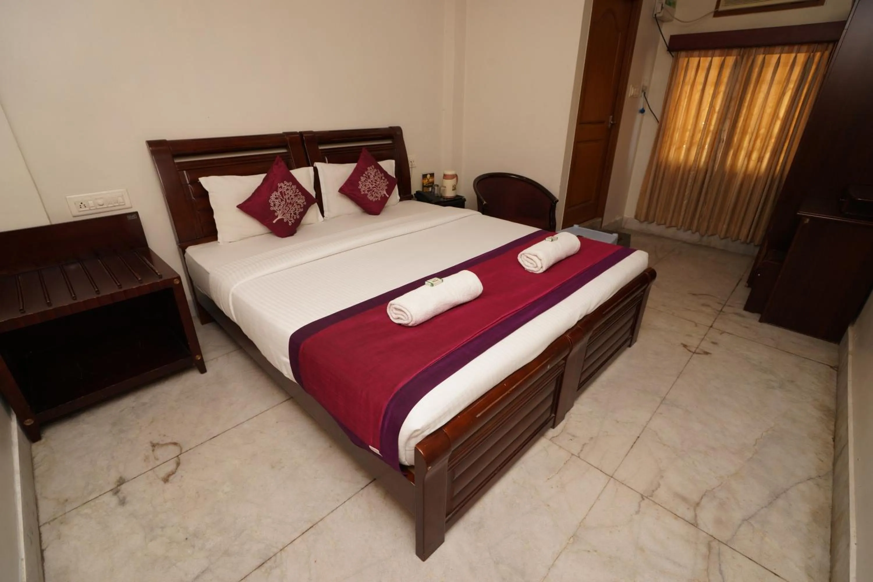 Bed in Lloyds Serviced Apartments, Near Music Academy