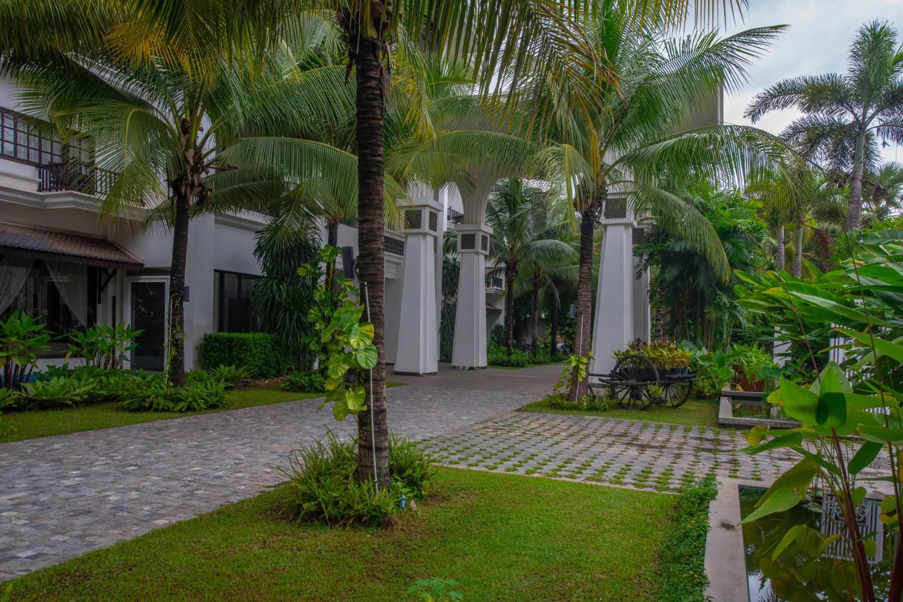 Garden view in Lotus Blanc Resort Garden view in Lotus Blanc Resort