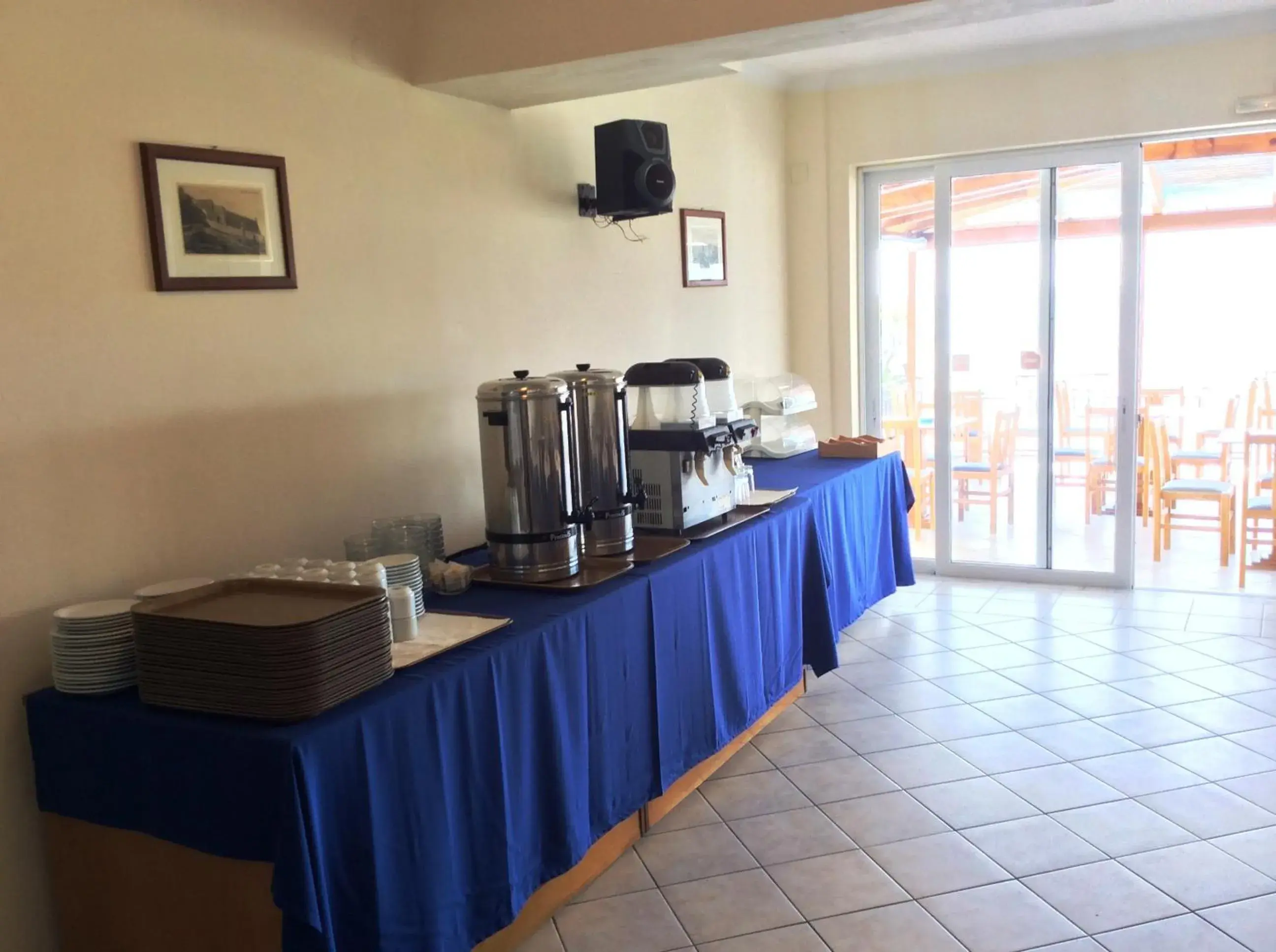 Restaurant/places to eat in Andreolas Beach Hotel Restaurant/places to eat in Andreolas Beach Hotel