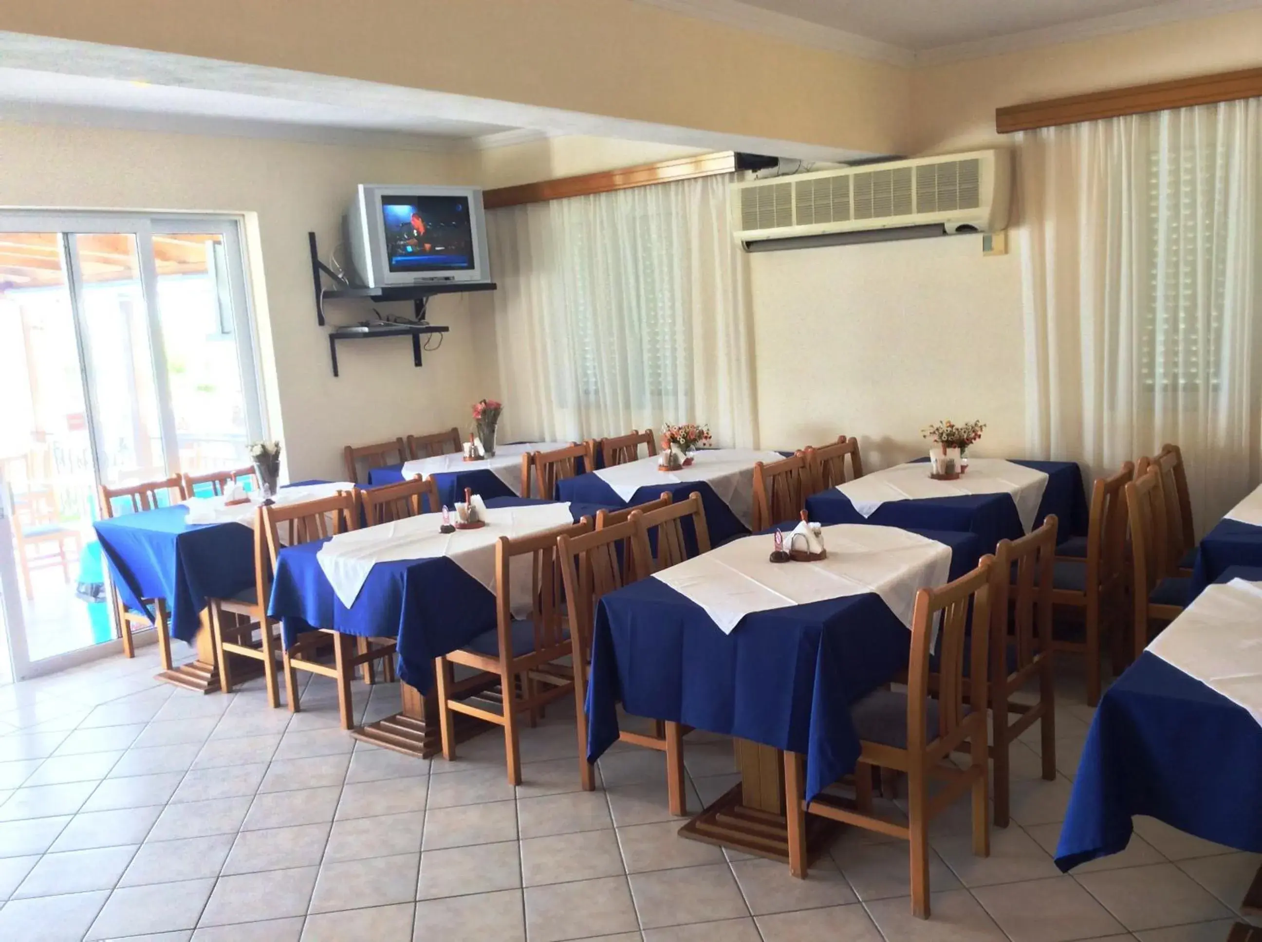 Restaurant/places to eat in Andreolas Beach Hotel Restaurant/places to eat in Andreolas Beach Hotel