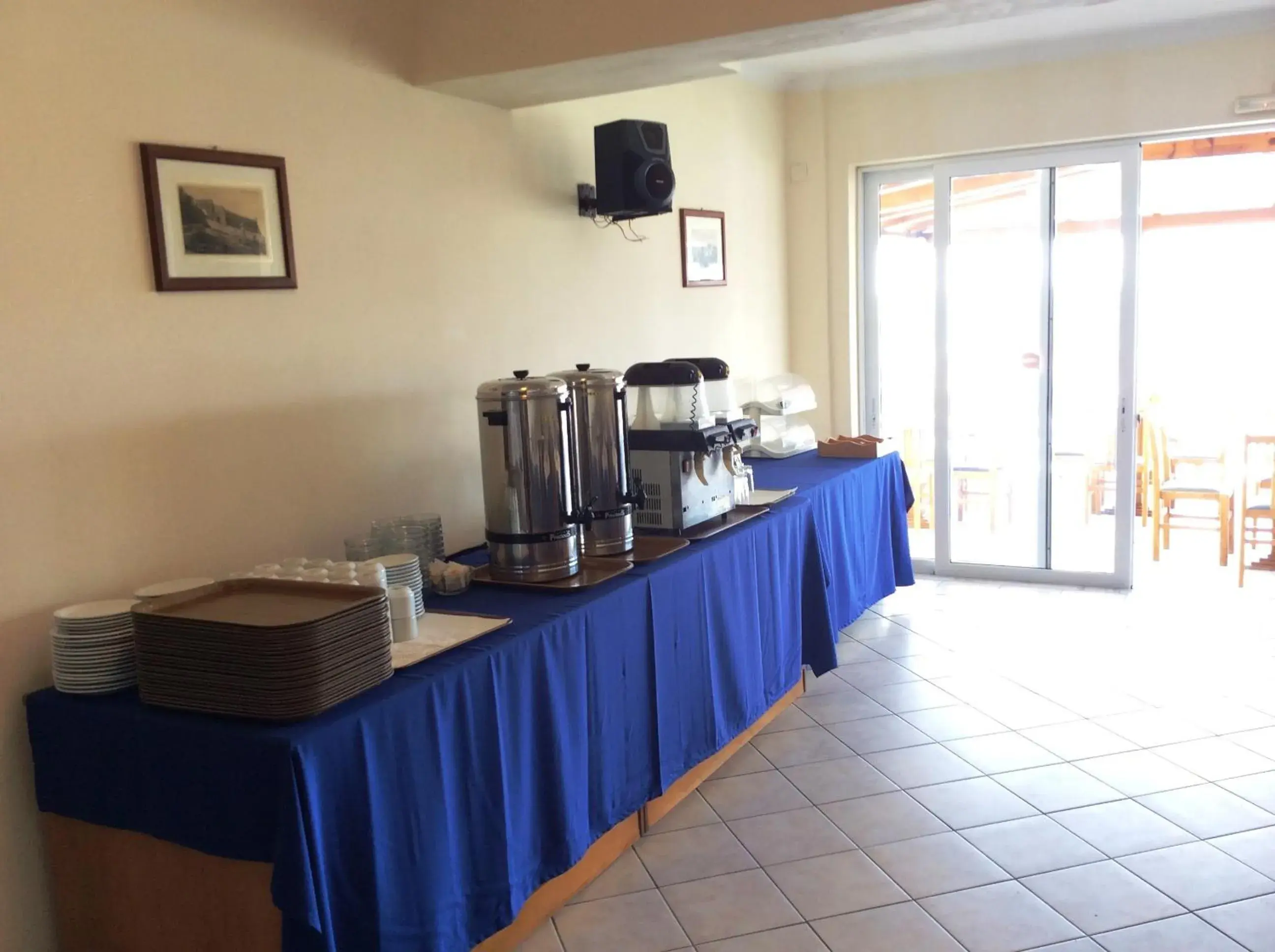 Restaurant/places to eat in Andreolas Beach Hotel Restaurant/places to eat in Andreolas Beach Hotel