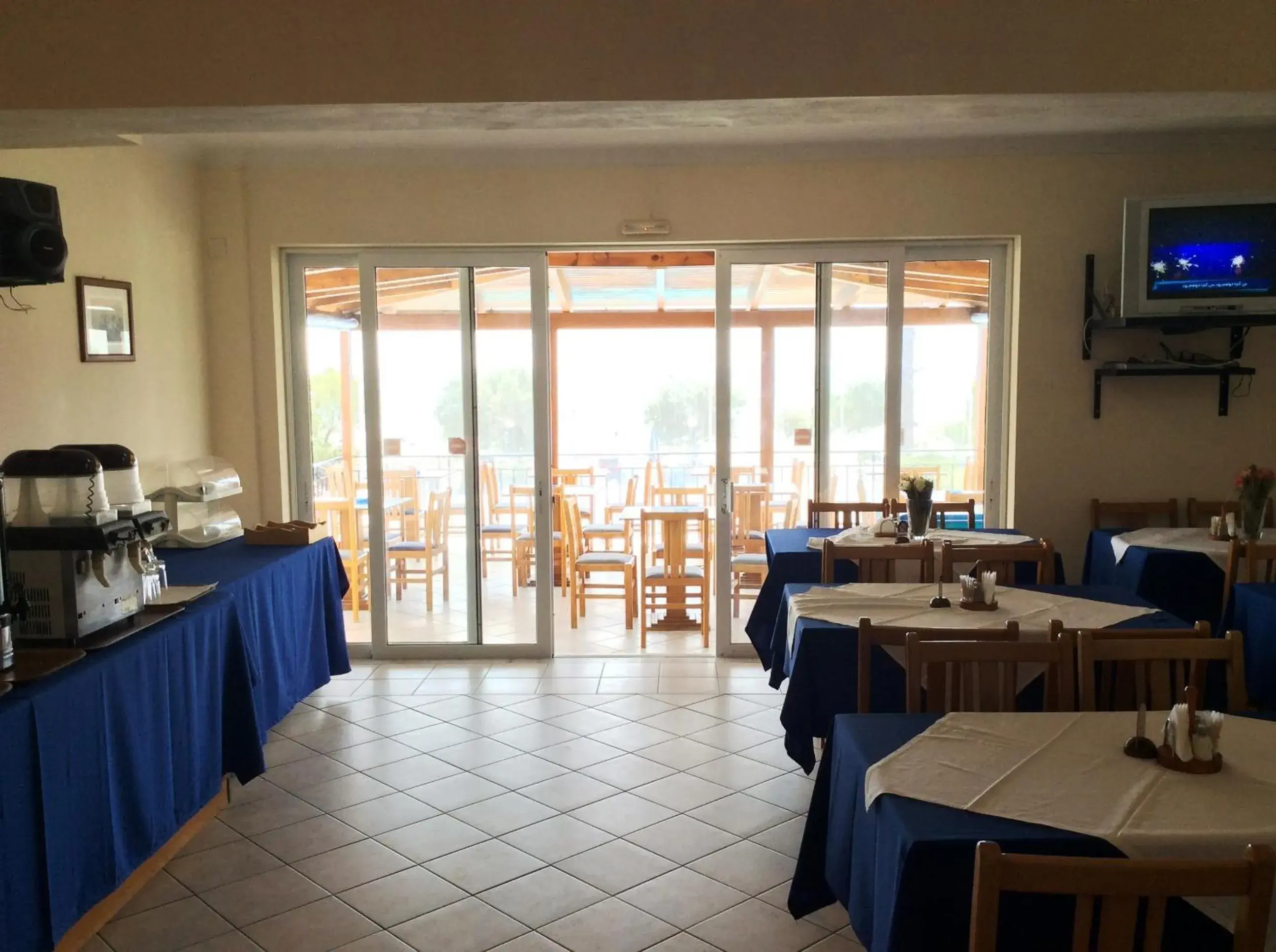 Restaurant/places to eat in Andreolas Beach Hotel Restaurant/places to eat in Andreolas Beach Hotel