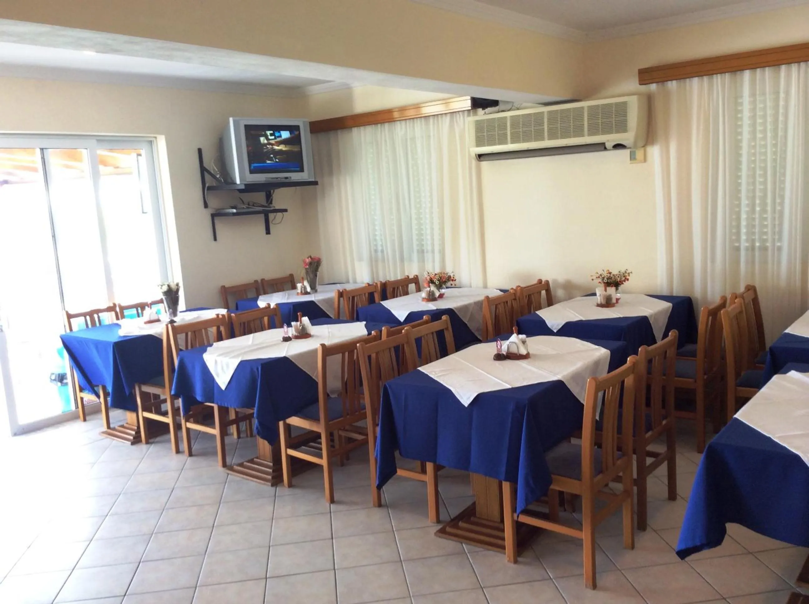 Restaurant/places to eat in Andreolas Beach Hotel