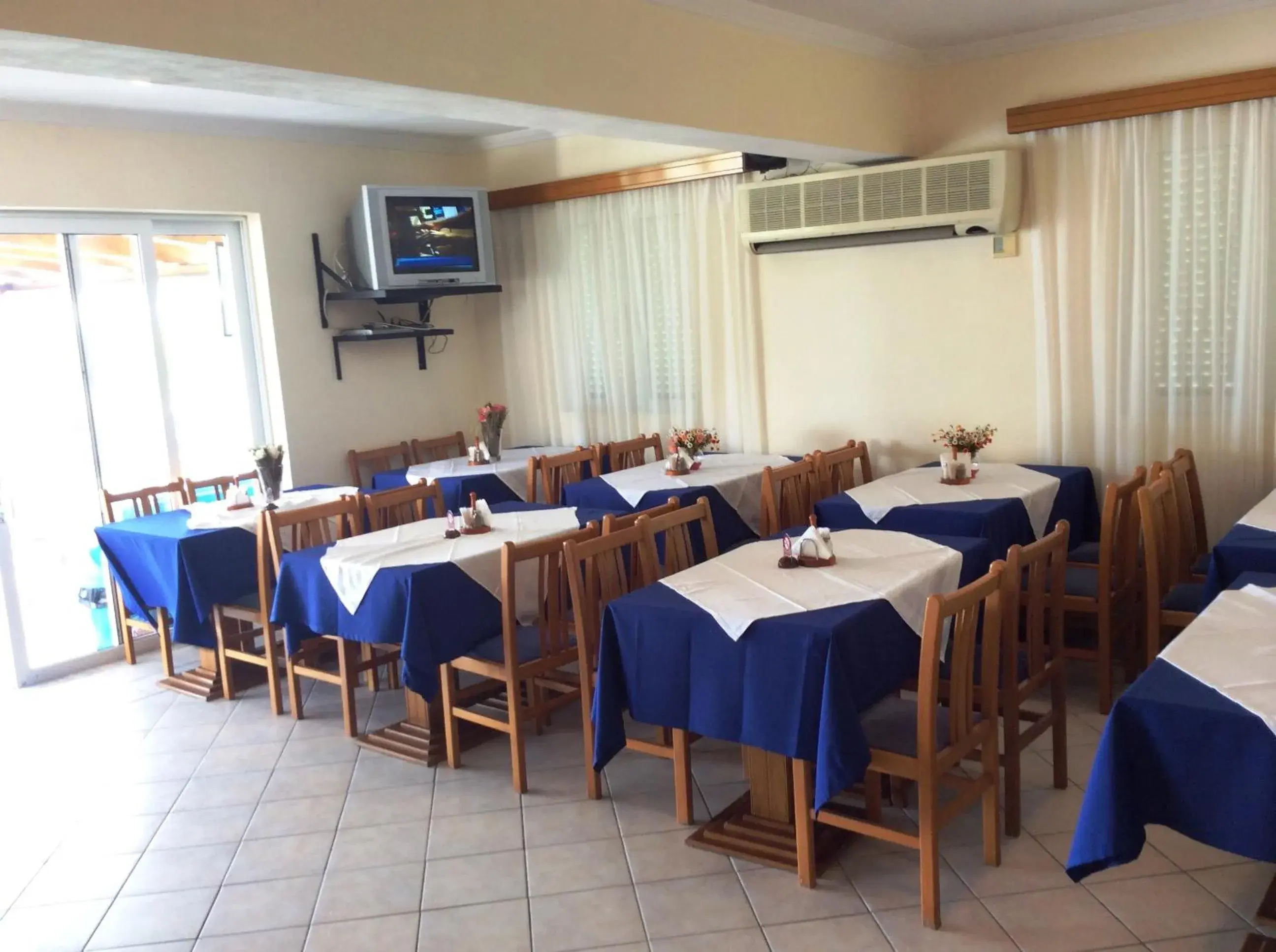 Restaurant/places to eat in Andreolas Beach Hotel Restaurant/places to eat in Andreolas Beach Hotel