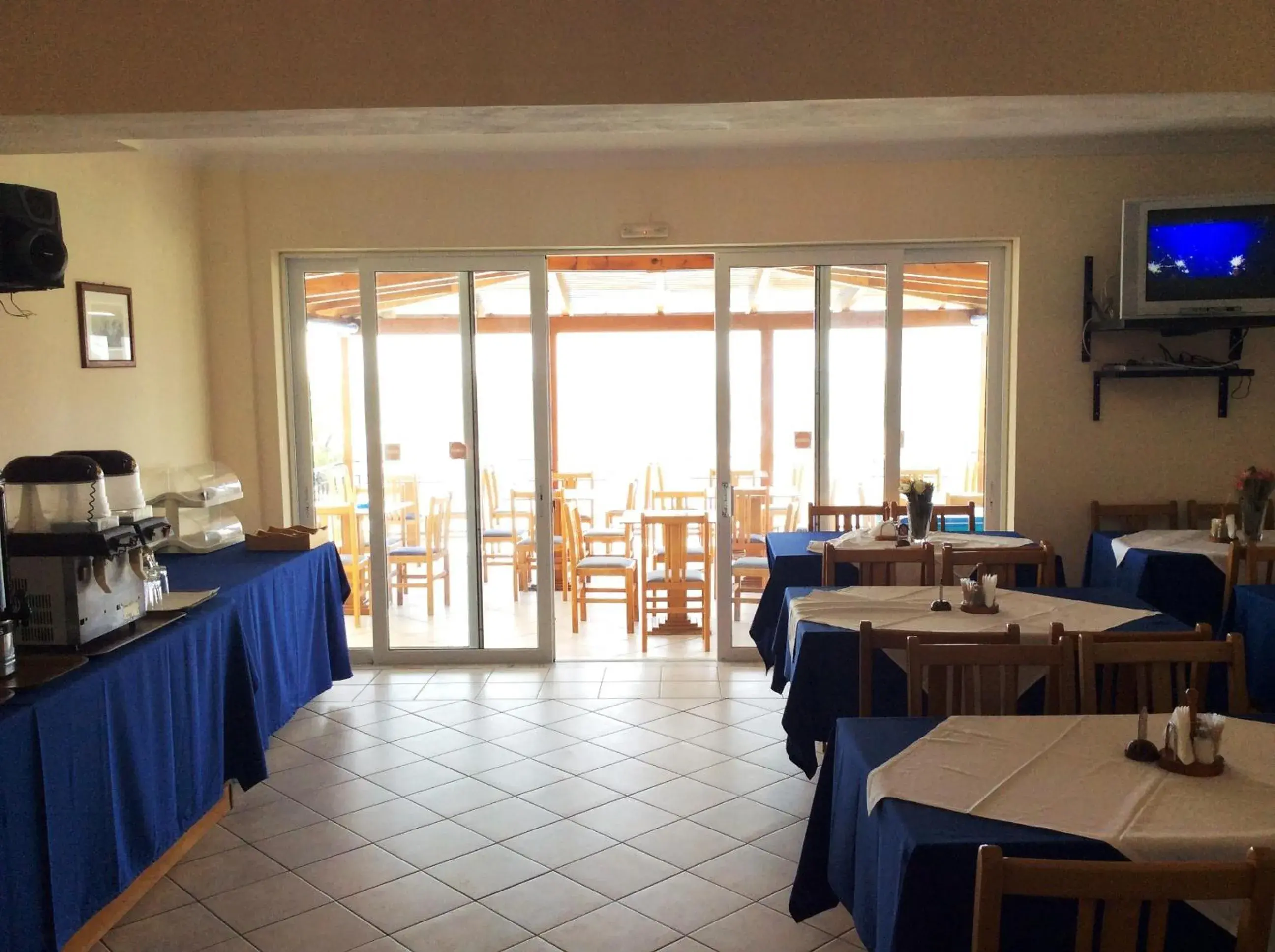 Restaurant/places to eat in Andreolas Beach Hotel Restaurant/places to eat in Andreolas Beach Hotel