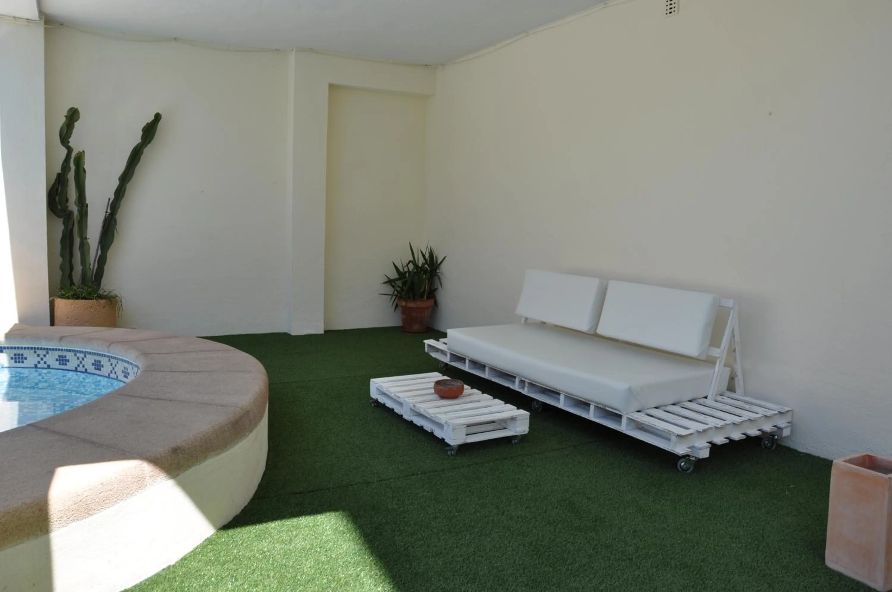 Swimming pool in Apartamentos Acuario