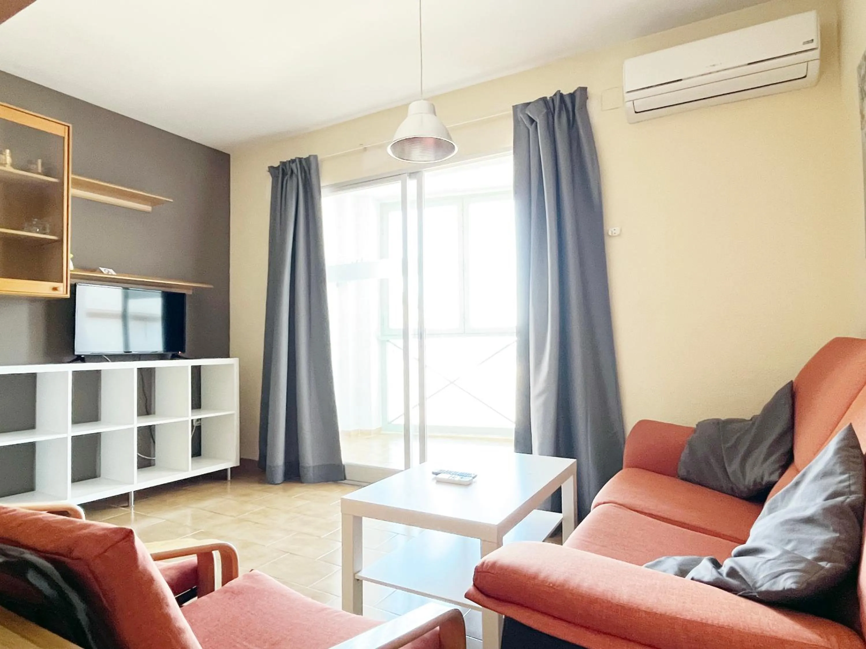 Communal lounge/ TV room in Apartamentos Acuario