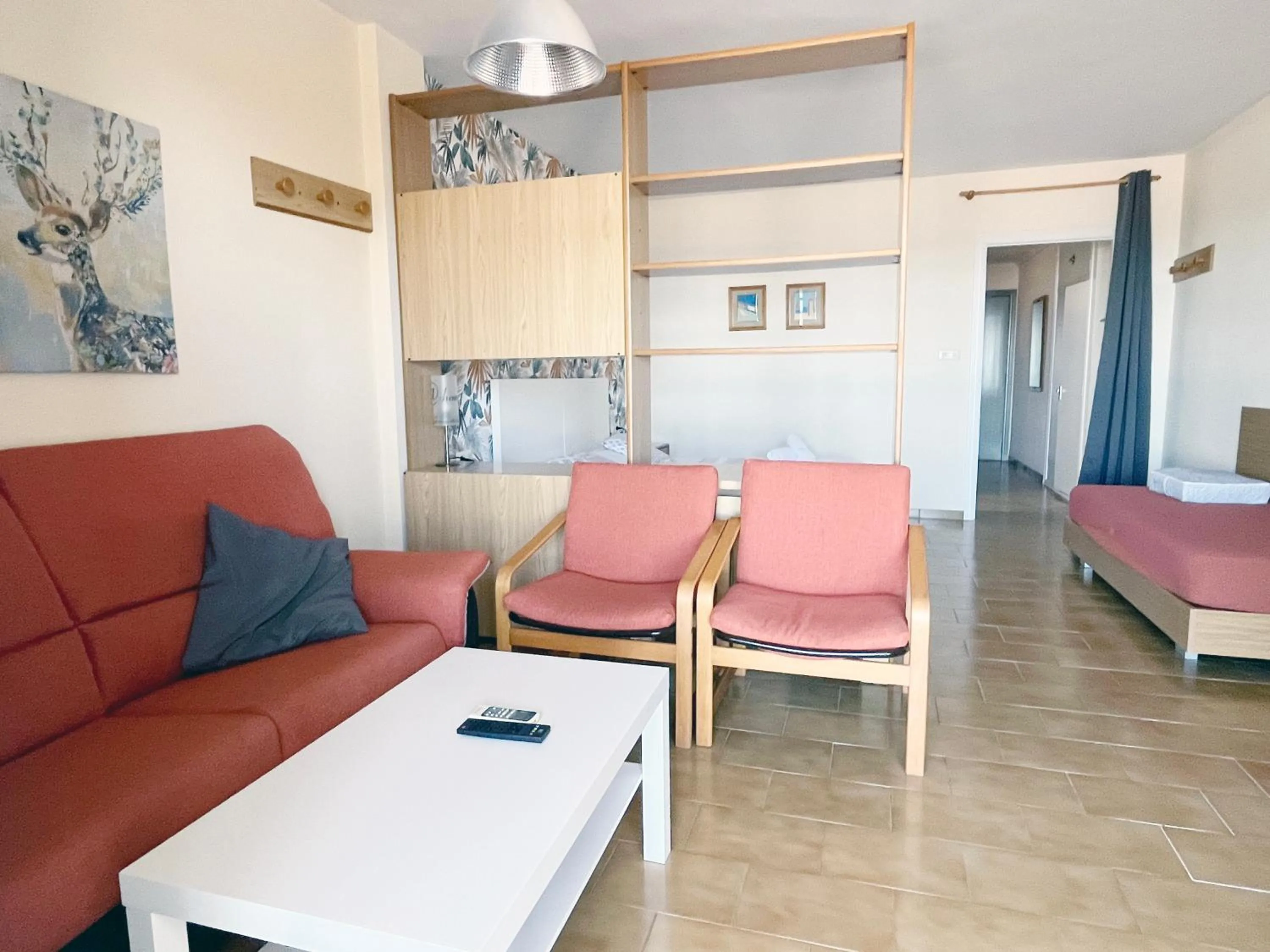 Communal lounge/ TV room in Apartamentos Acuario