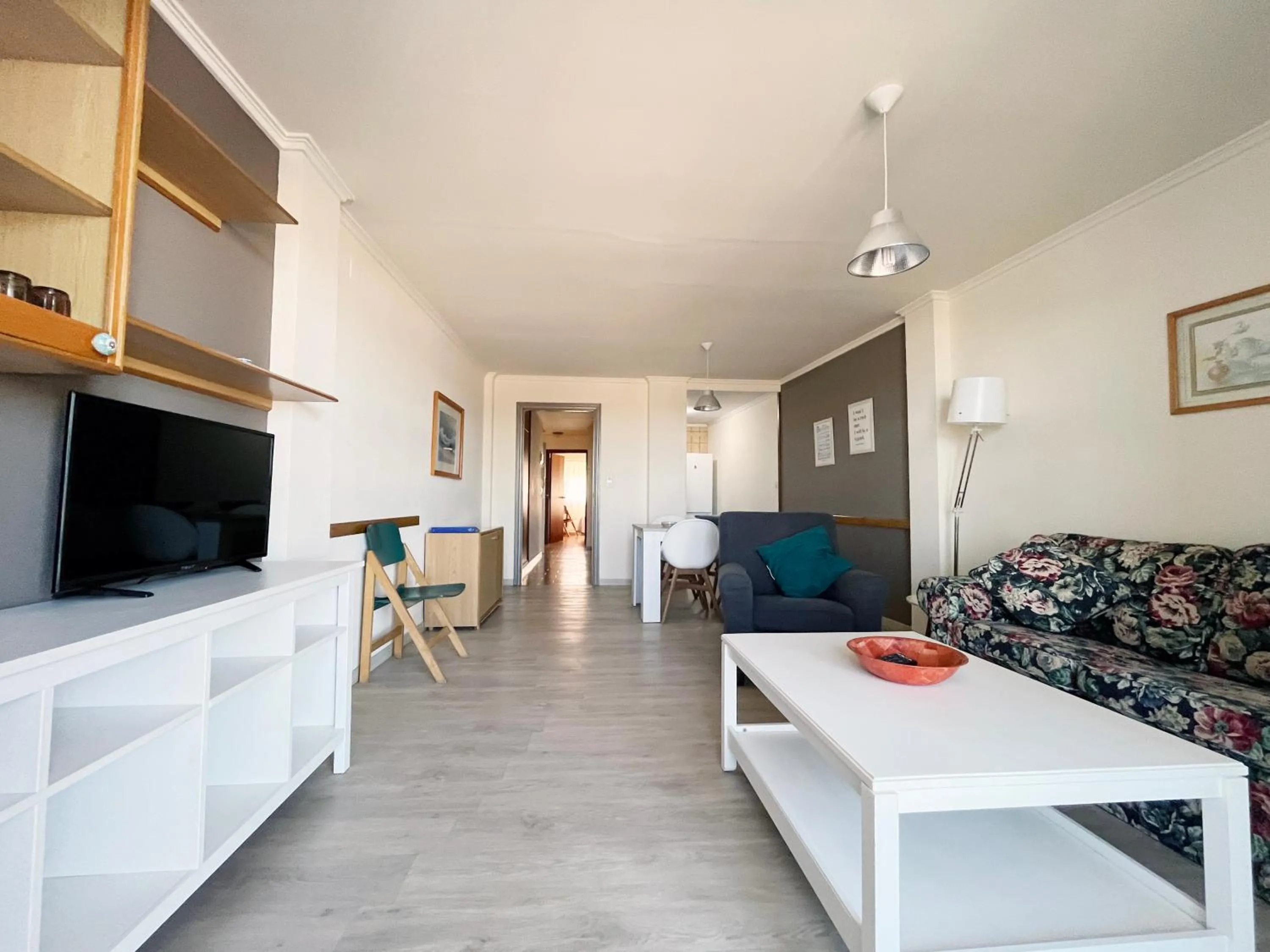 Communal lounge/ TV room in Apartamentos Acuario