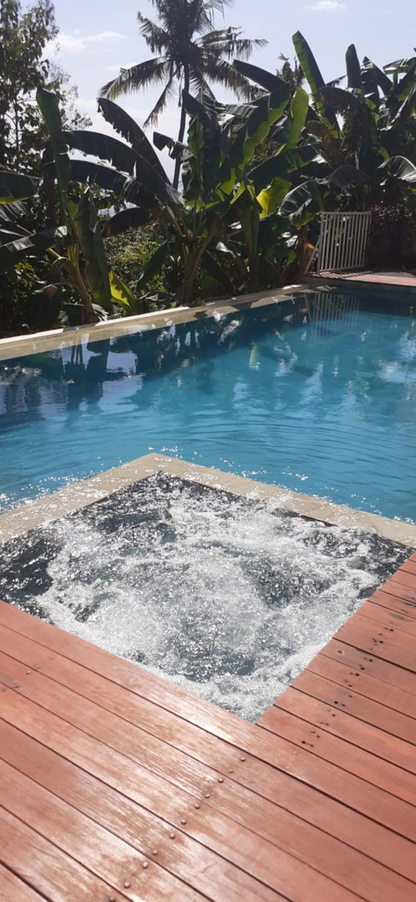 Hot Tub in La Gautch Bungalow