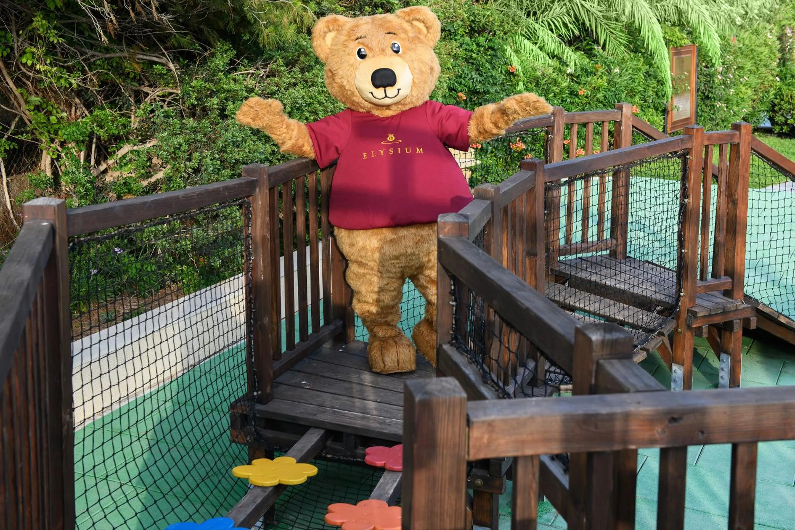 Kids's club in Elysium