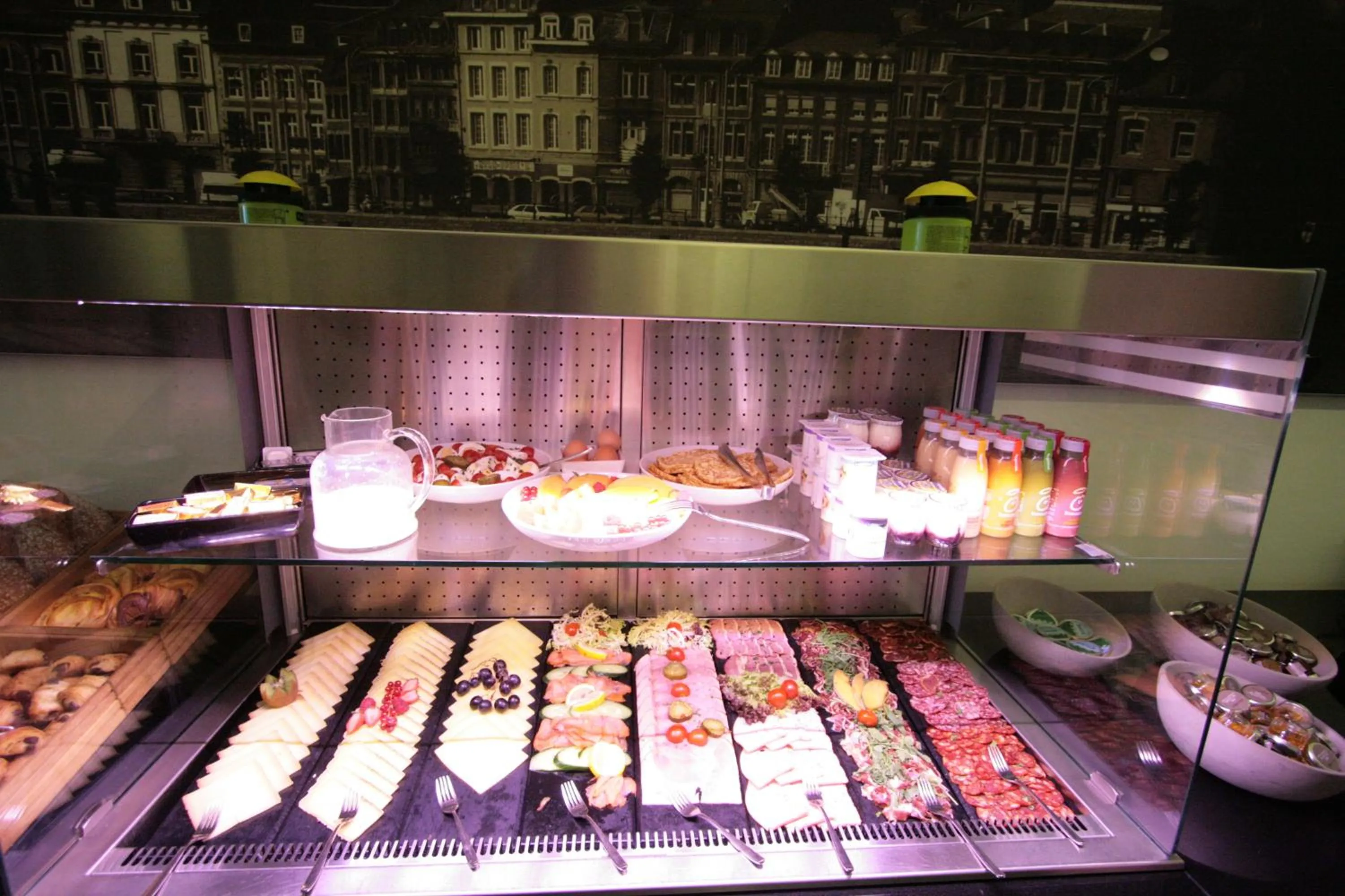 Food and drinks in Amosa Liège City Centre Apart Regence 17