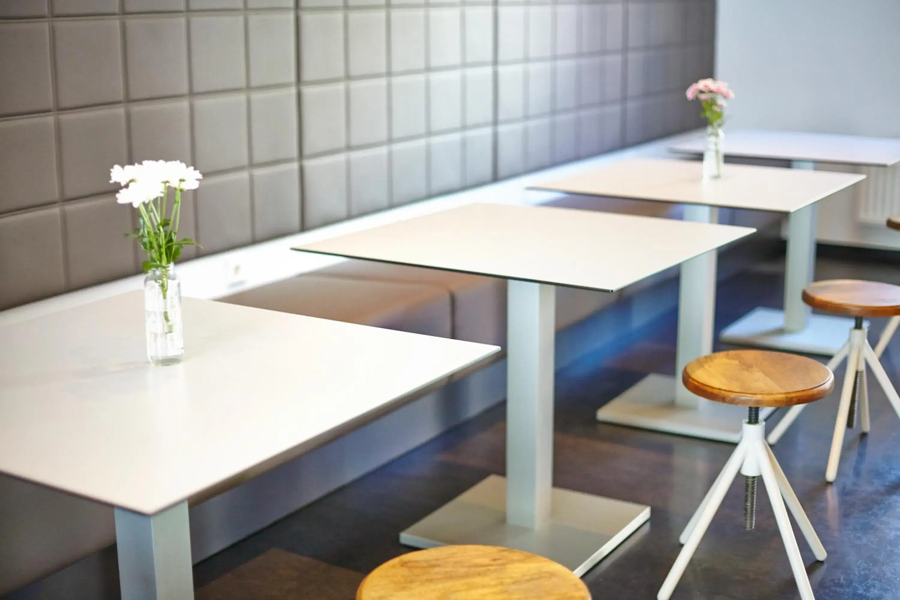 Lounge or bar in a2 HOTELS Plochingen Lounge or bar in a2 HOTELS Plochingen