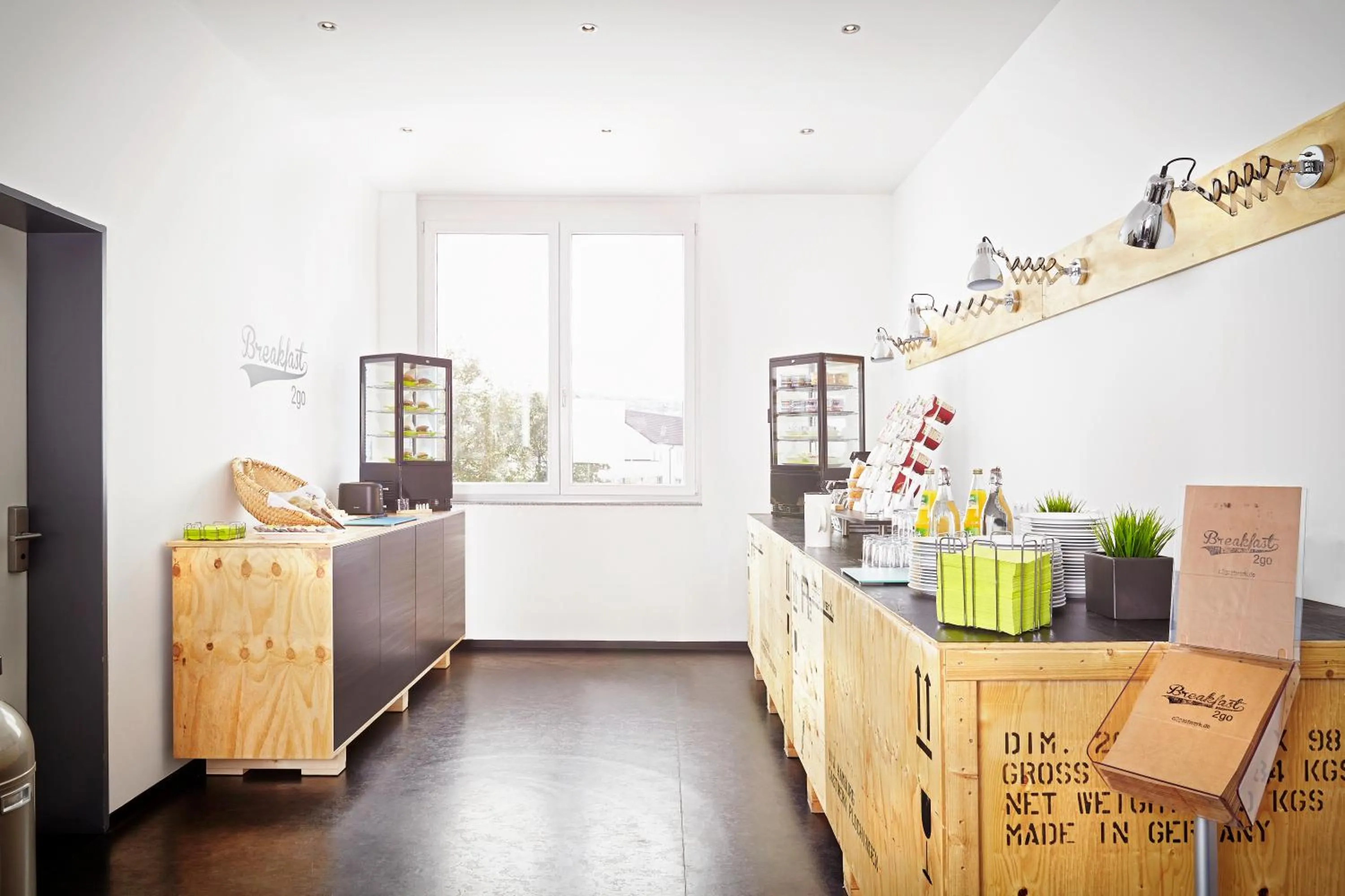 Lounge or bar in a2 HOTELS Plochingen