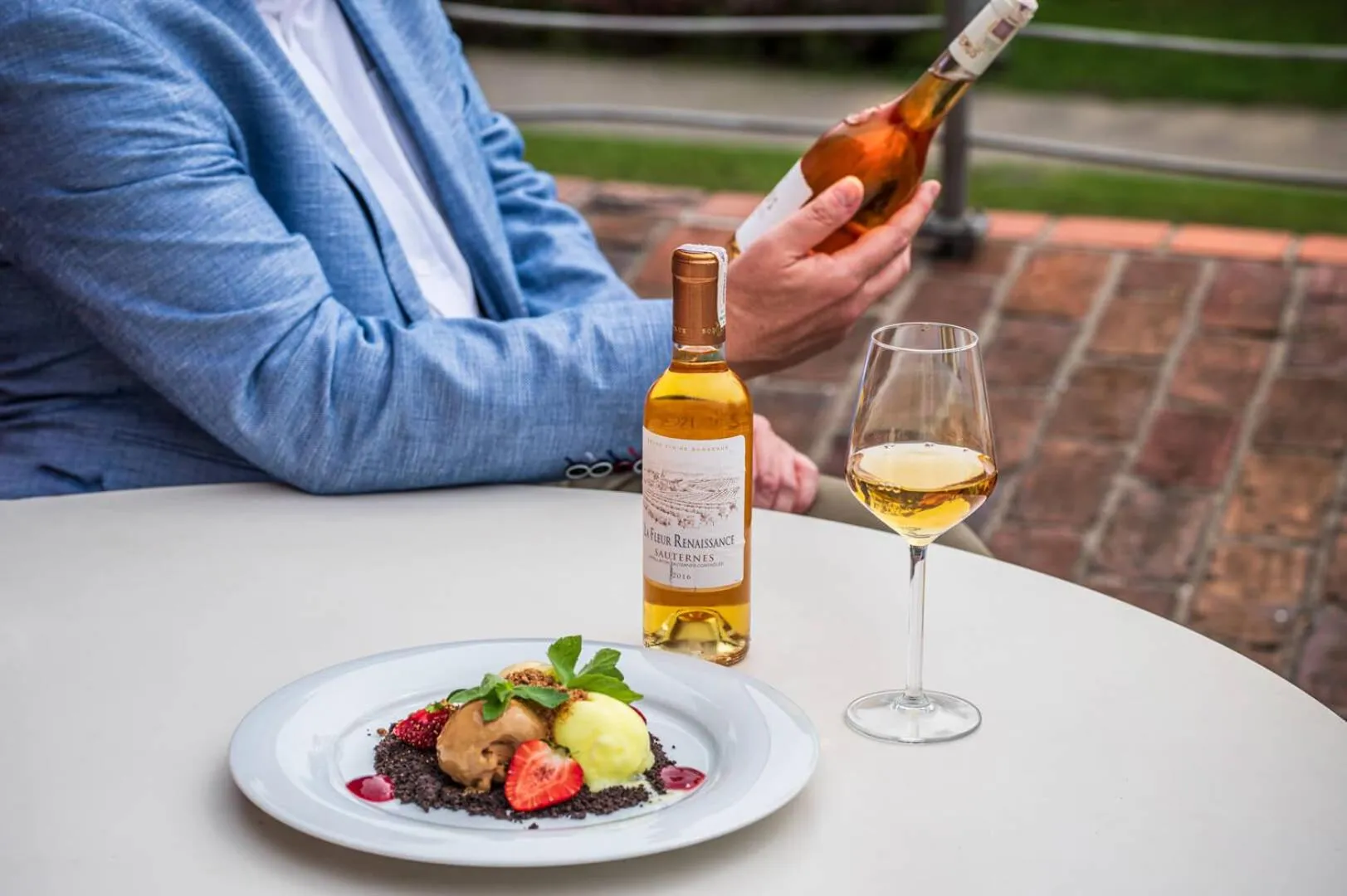 Restaurant/places to eat in Hotel Bulwar