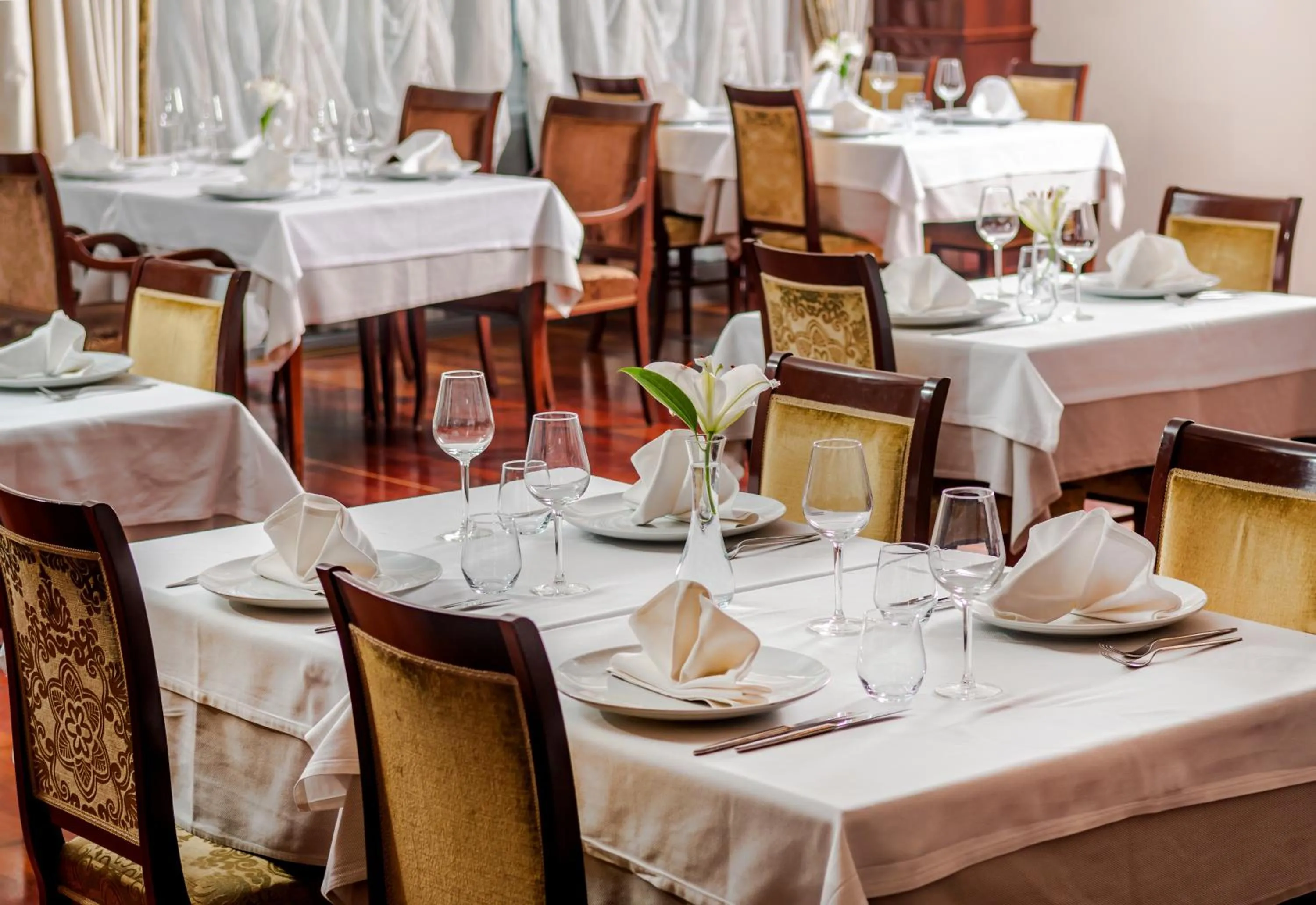 Restaurant/places to eat in Hotel President Solin