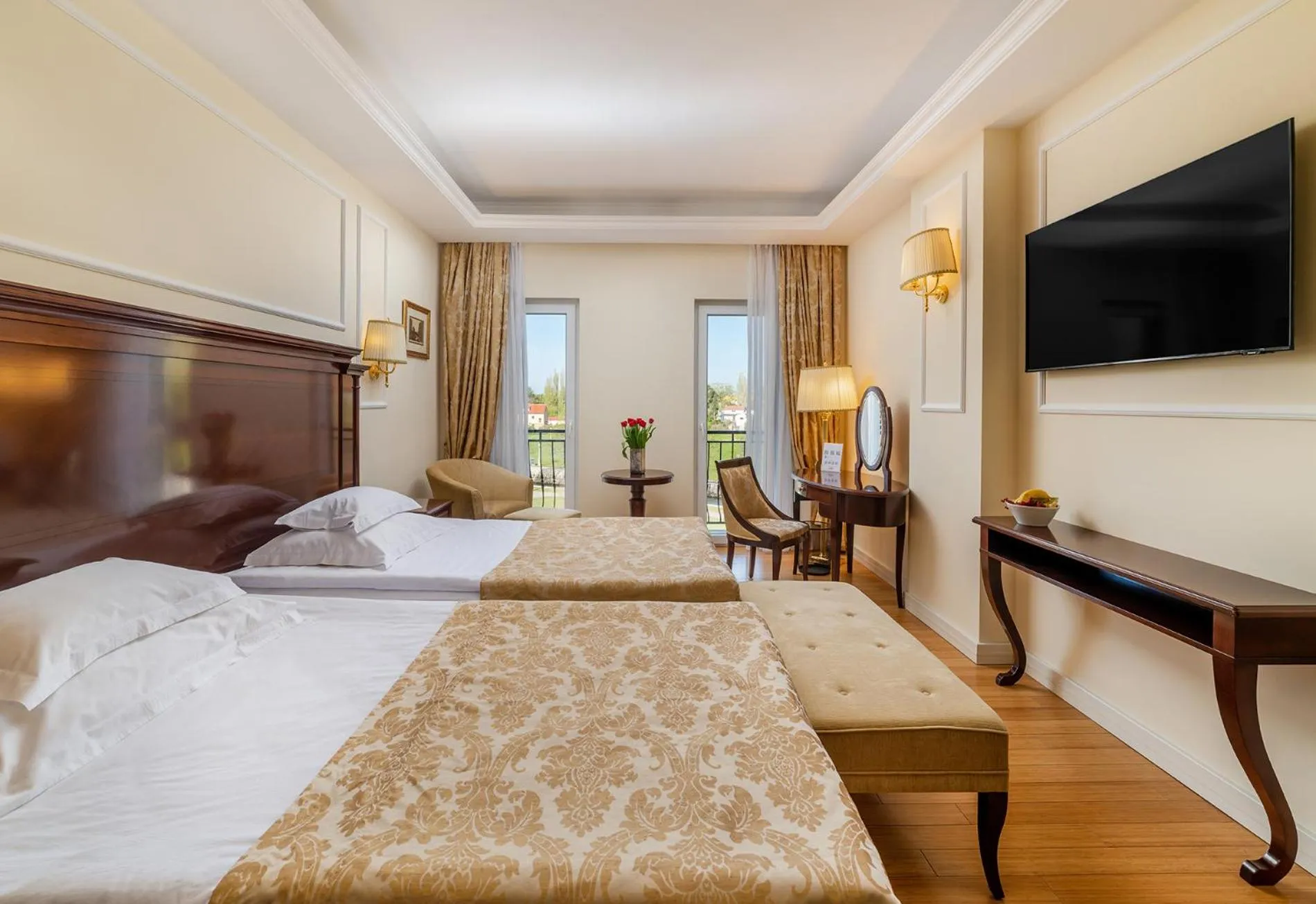 Bed in Hotel President Solin