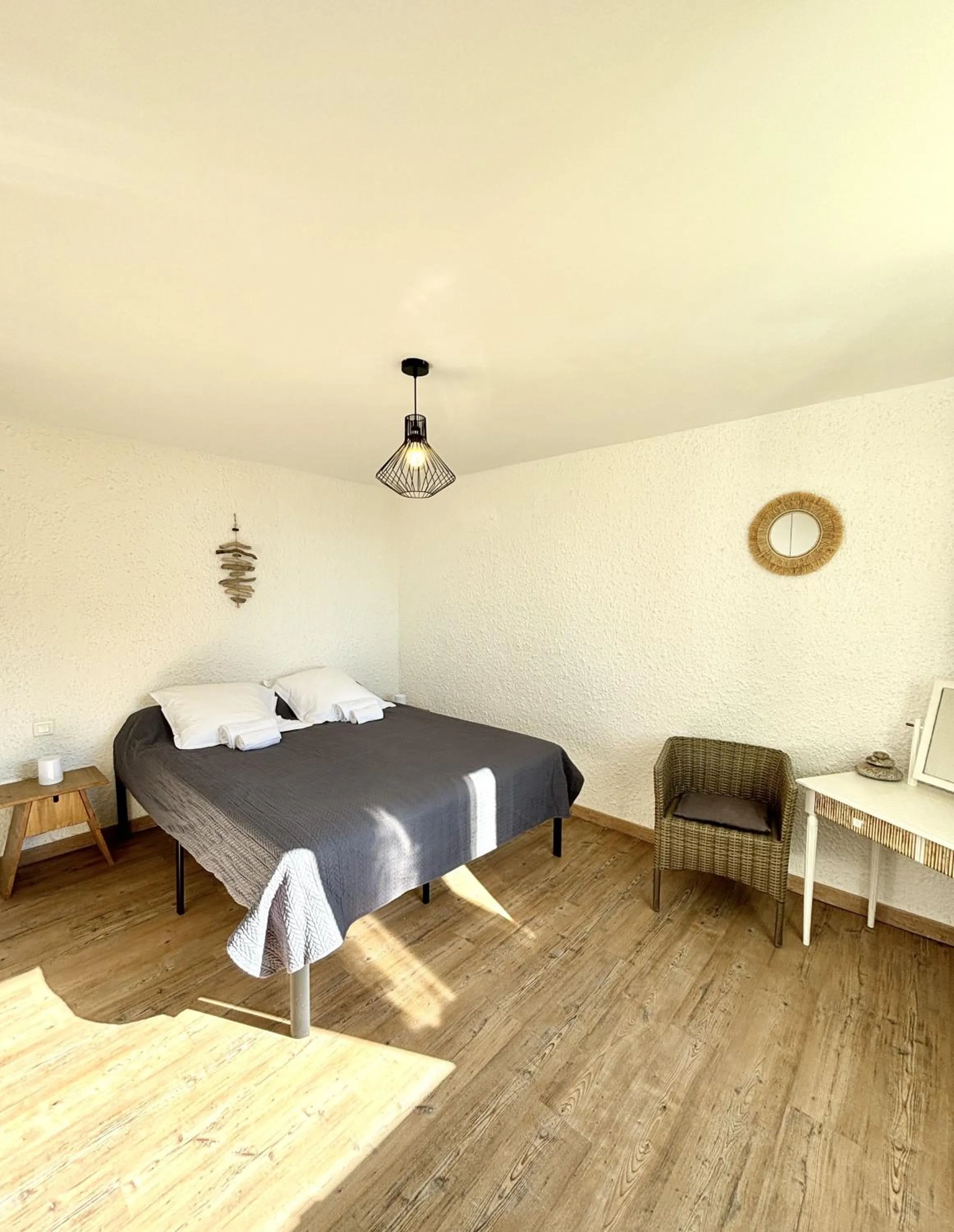 Photo of the whole room, Bed in Residence Canella