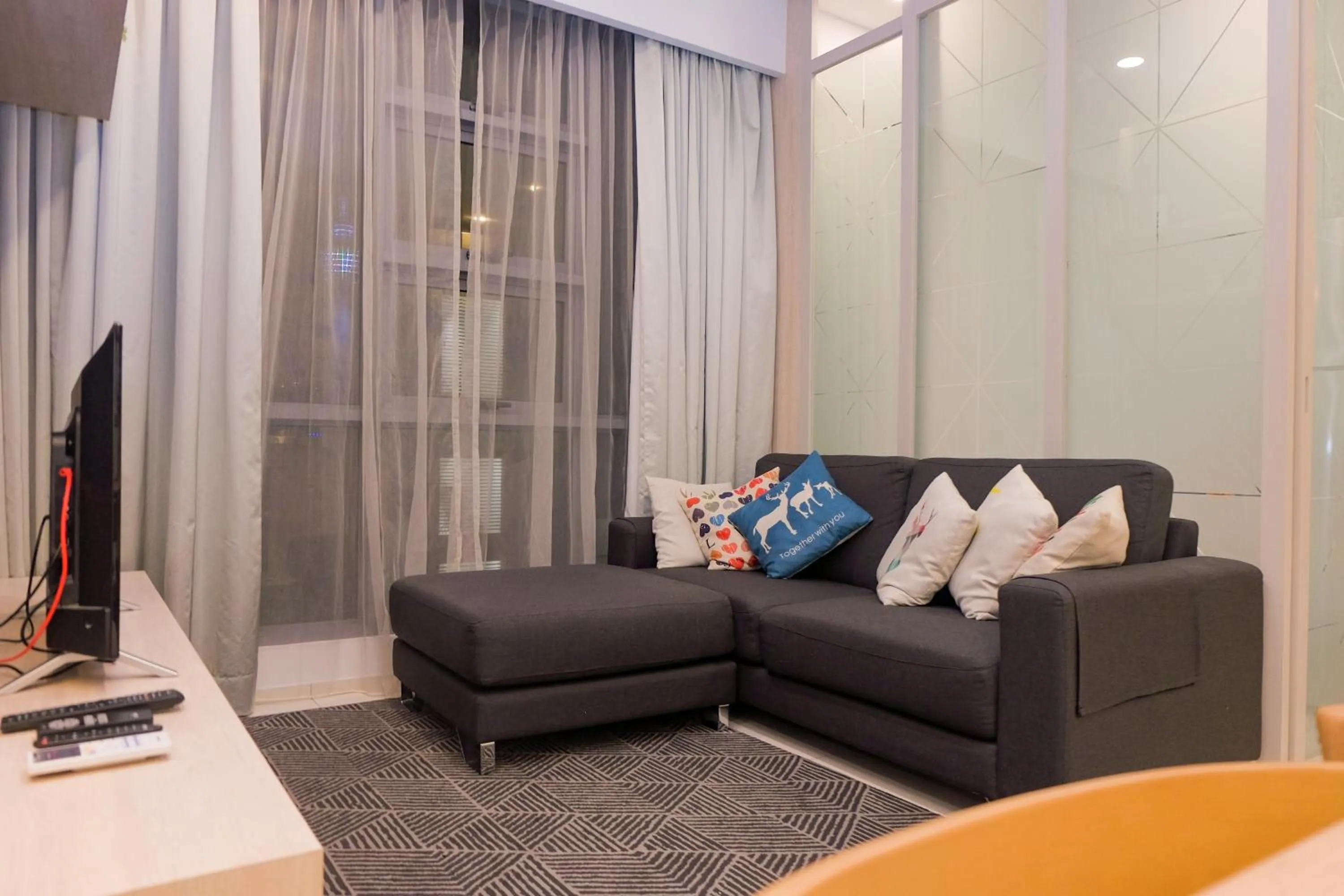 TV and multimedia in The Robertson Bukit Bintang by Wowhome