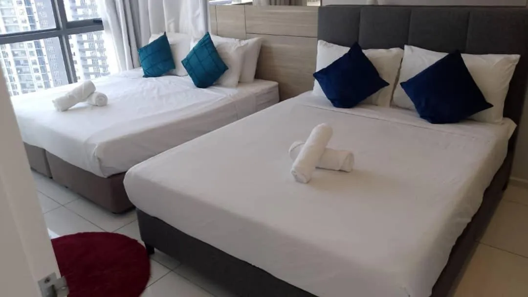 Photo of the whole room, Bed in The Robertson Bukit Bintang by Wowhome