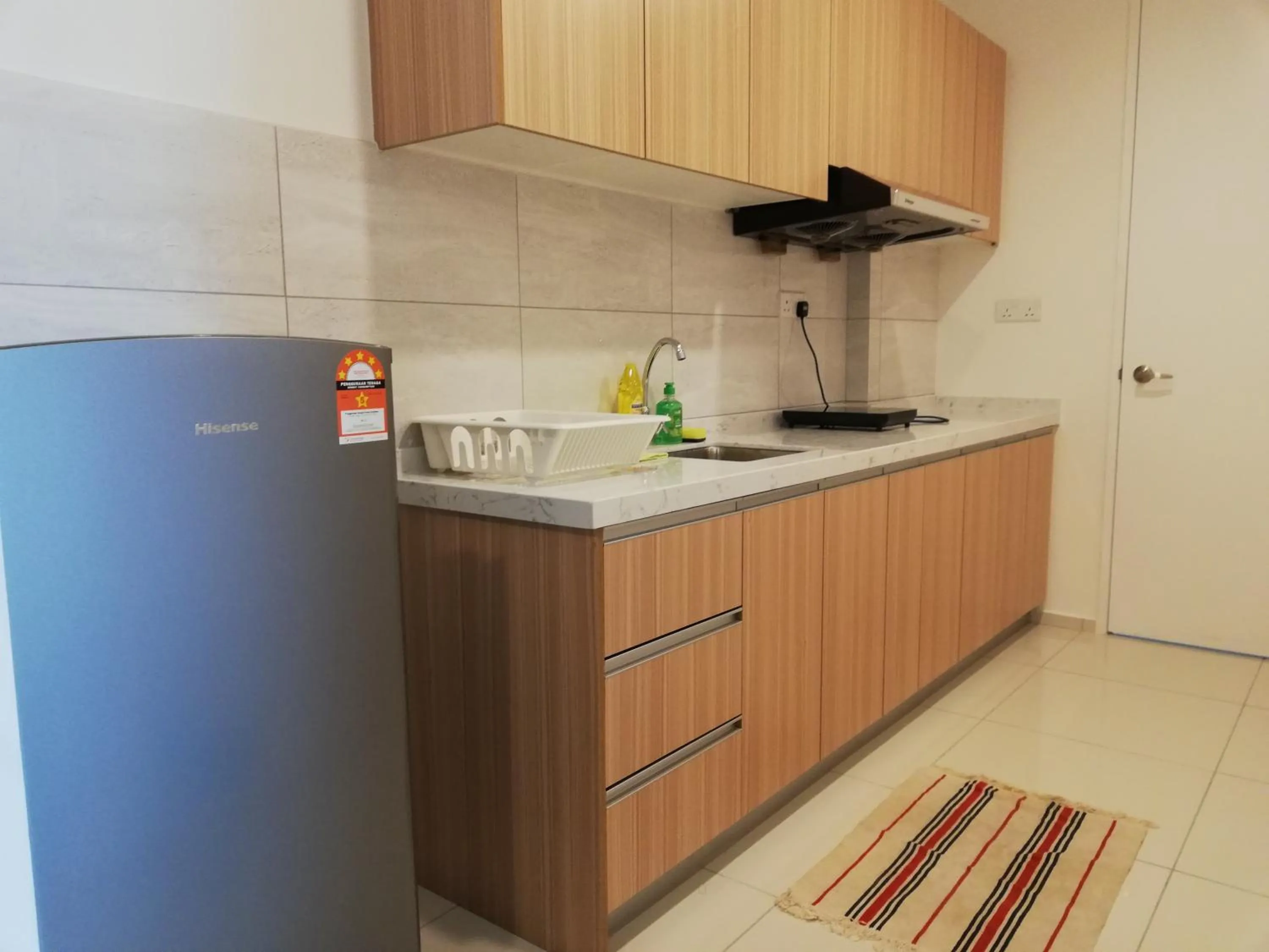 Kitchen or kitchenette in The Robertson Bukit Bintang by Wowhome