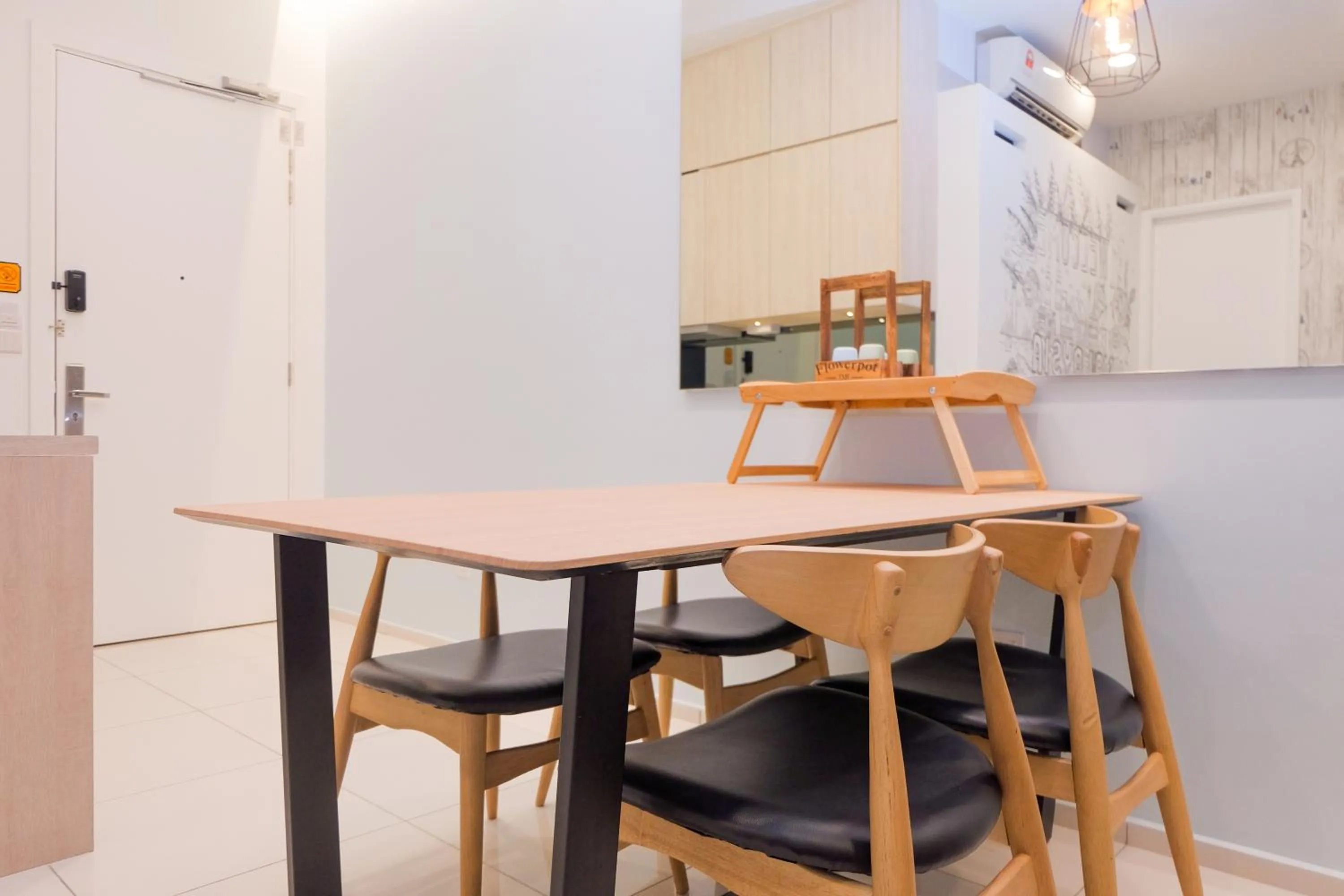 Dining area in The Robertson Bukit Bintang by Wowhome