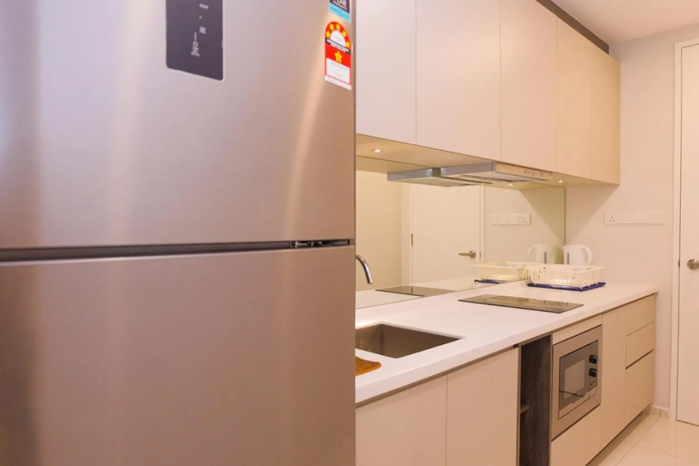 Kitchen or kitchenette in The Robertson Bukit Bintang by Wowhome