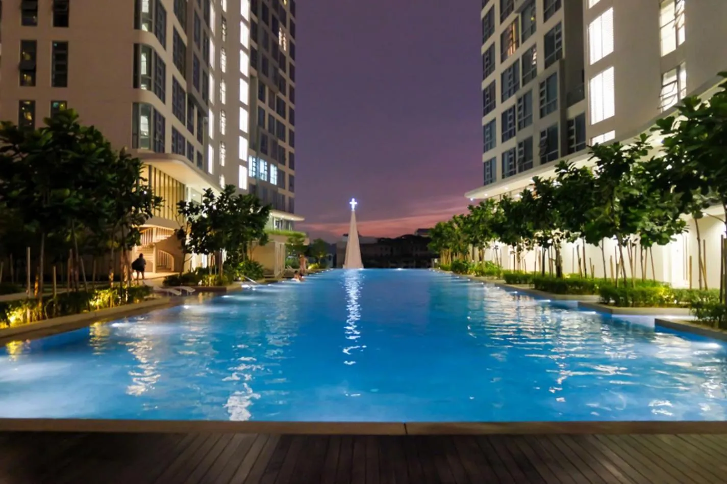 Swimming pool in The Robertson Bukit Bintang by Wowhome