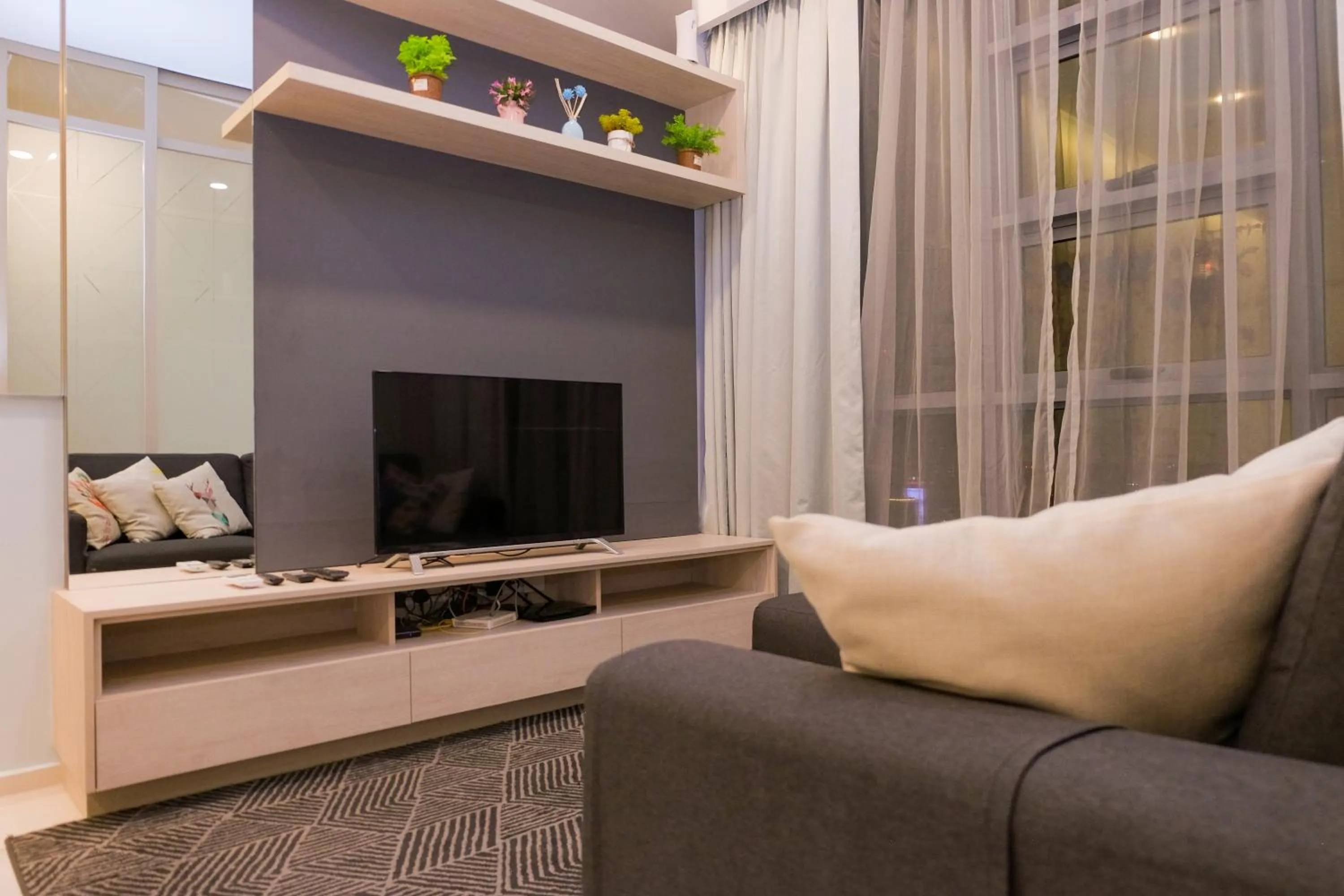 TV and multimedia in The Robertson Bukit Bintang by Wowhome