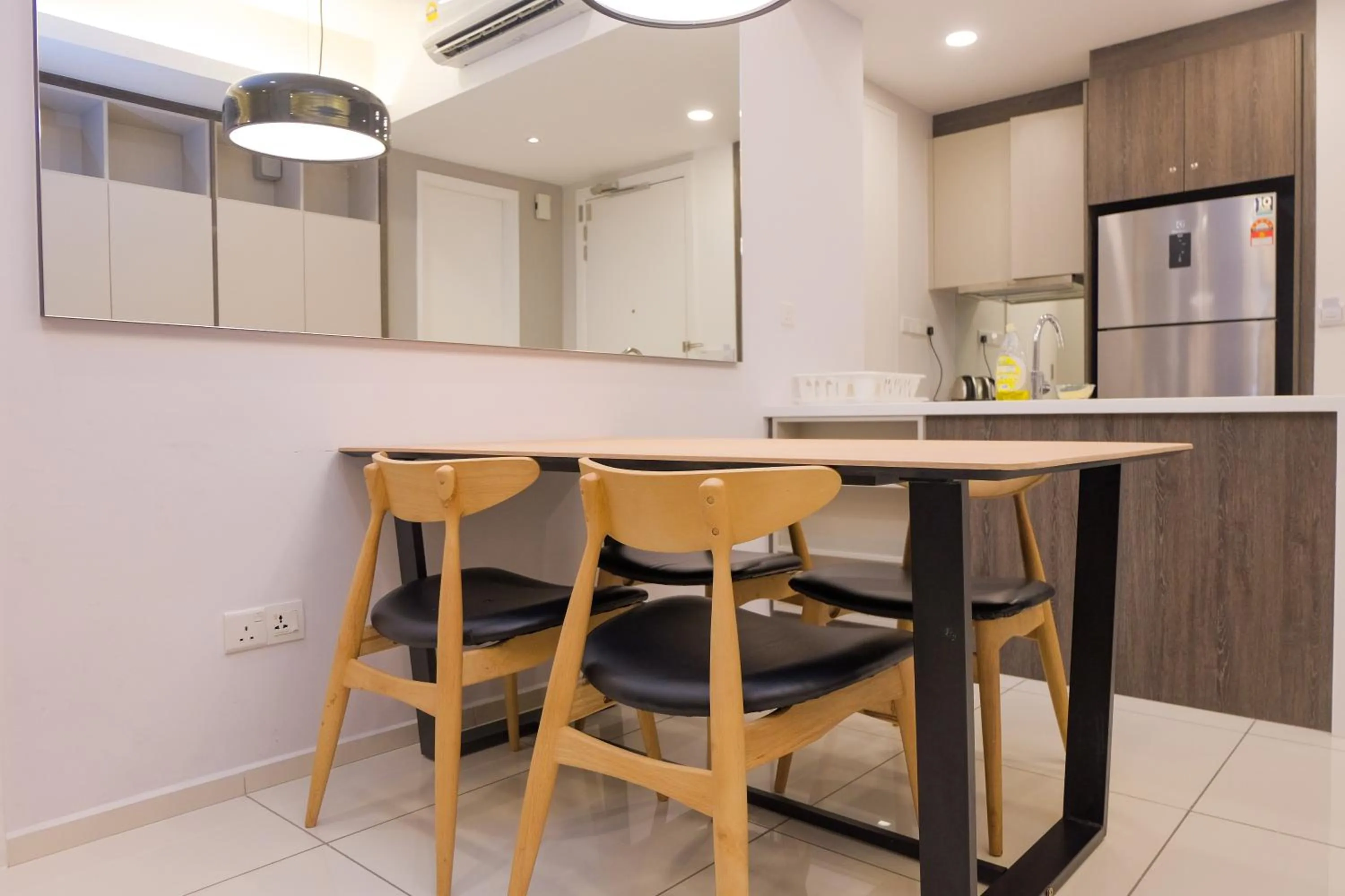 Dining area in The Robertson Bukit Bintang by Wowhome