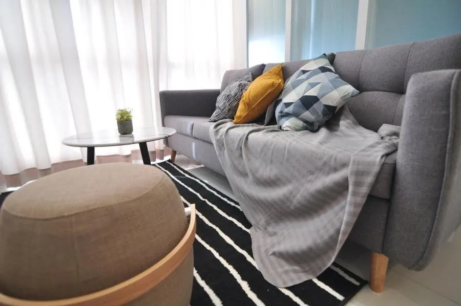 Living room in The Robertson Bukit Bintang by Wowhome