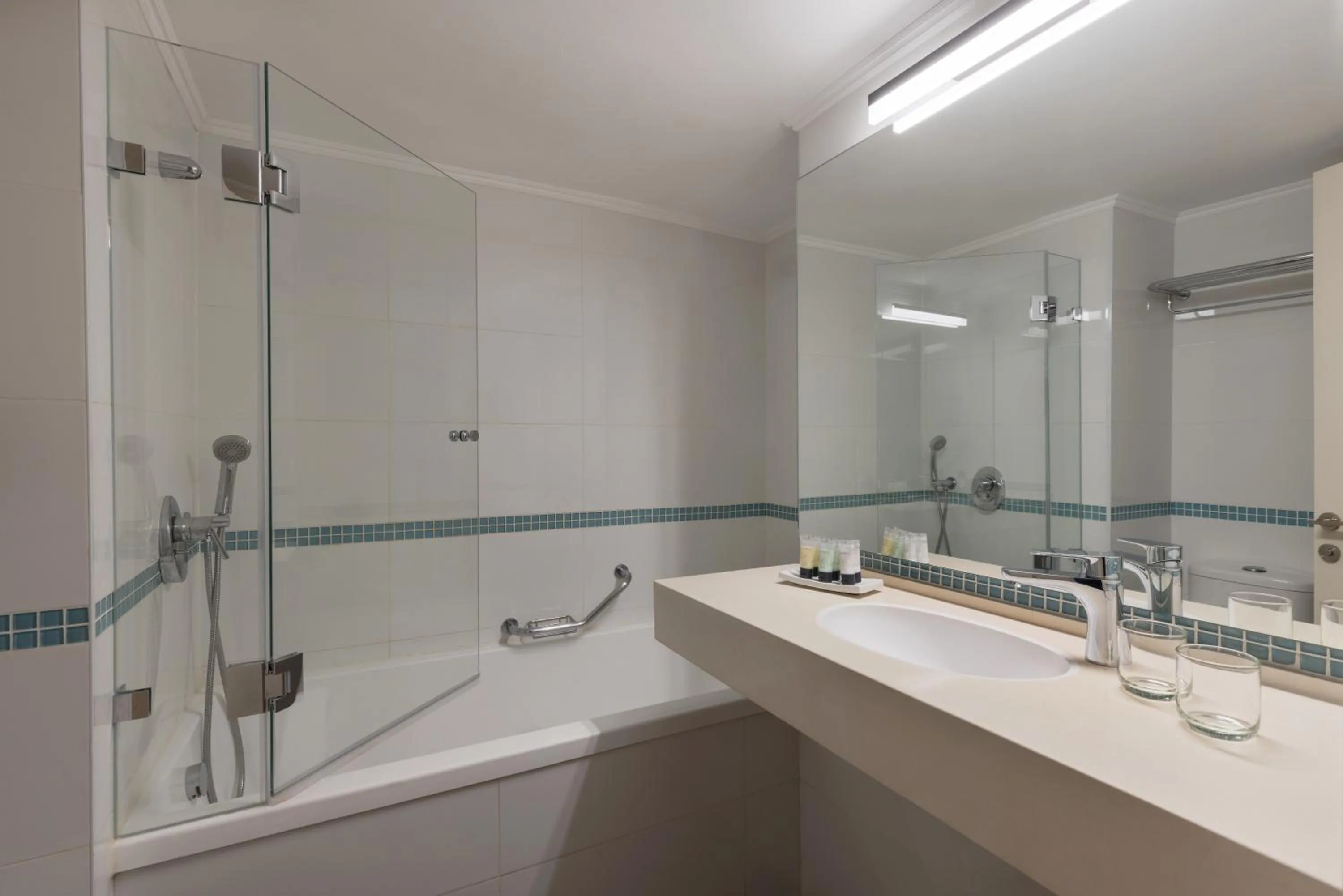 Shower in Metropolitan Hotel