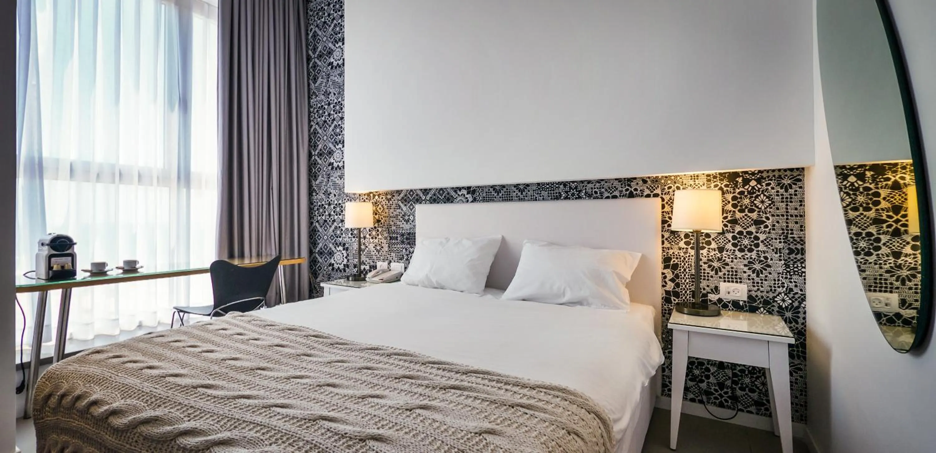 Bed in Metropolitan Hotel