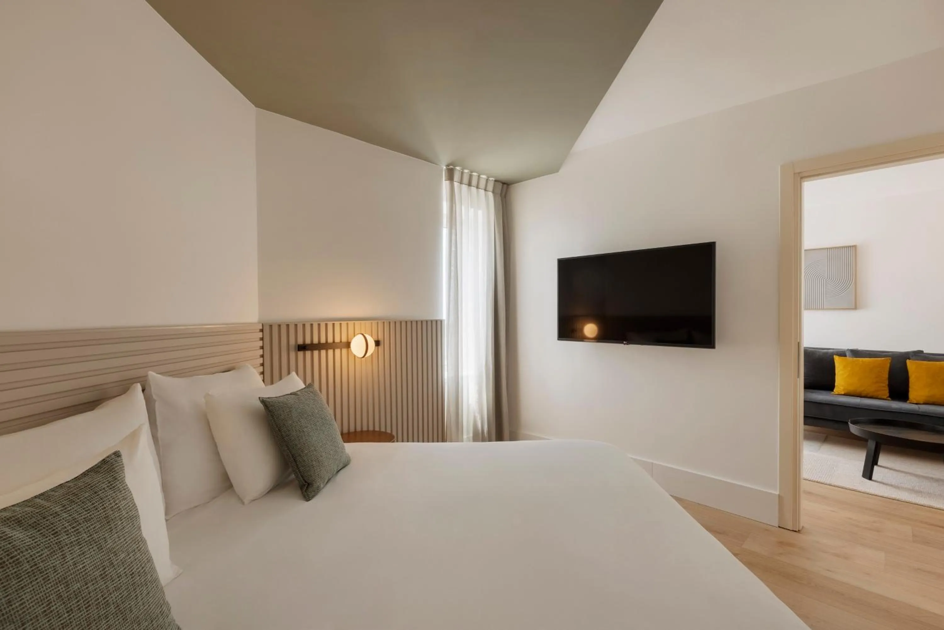 Bed in Metropolitan Hotel