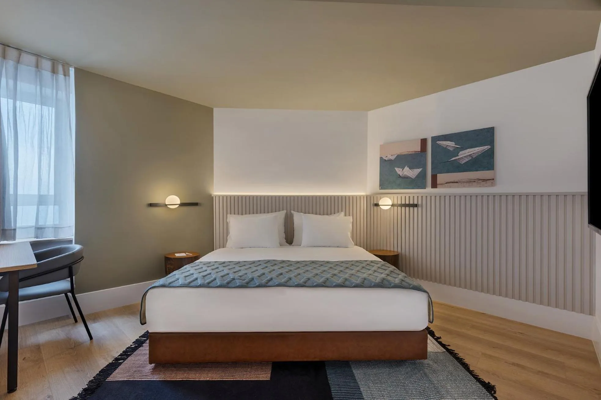 Bed in Metropolitan Hotel